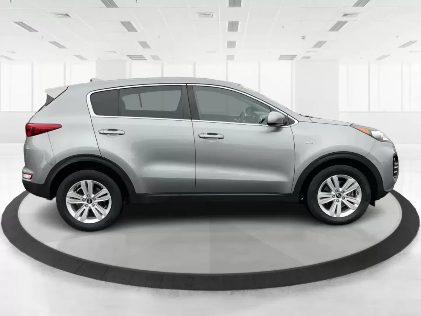 2019 Kia Sportage LX (KNDPMCAC4K7) with an Theta II 2.4L I-4 gasoline direct injection engine, located at 8750 N County Rd 25A, Piqua, OH, 45356, (937) 908-9800, 40.164391, -84.232513 - Experience the perfect blend of comfort, versatility, and performance with this 2019 Kia Sportage LX, designed for individuals and families who crave adventure. Whether you're navigating the bustling streets of Piqua, OH, or exploring nearby scenic routes, this stylish crossover SUV is built to acco - Photo#1