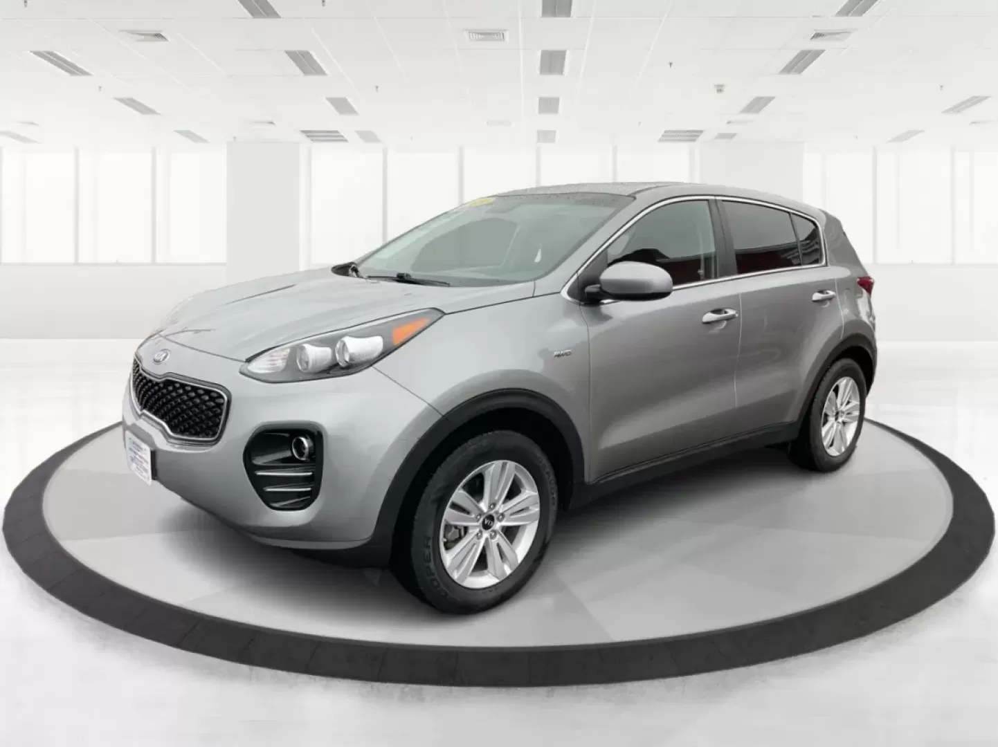 2019 Kia Sportage LX (KNDPMCAC4K7) with an Theta II 2.4L I-4 gasoline direct injection engine, located at 8750 N County Rd 25A, Piqua, OH, 45356, (937) 908-9800, 40.164391, -84.232513 - Experience the perfect blend of comfort, versatility, and performance with this 2019 Kia Sportage LX, designed for individuals and families who crave adventure. Whether you're navigating the bustling streets of Piqua, OH, or exploring nearby scenic routes, this stylish crossover SUV is built to acco - Photo#8