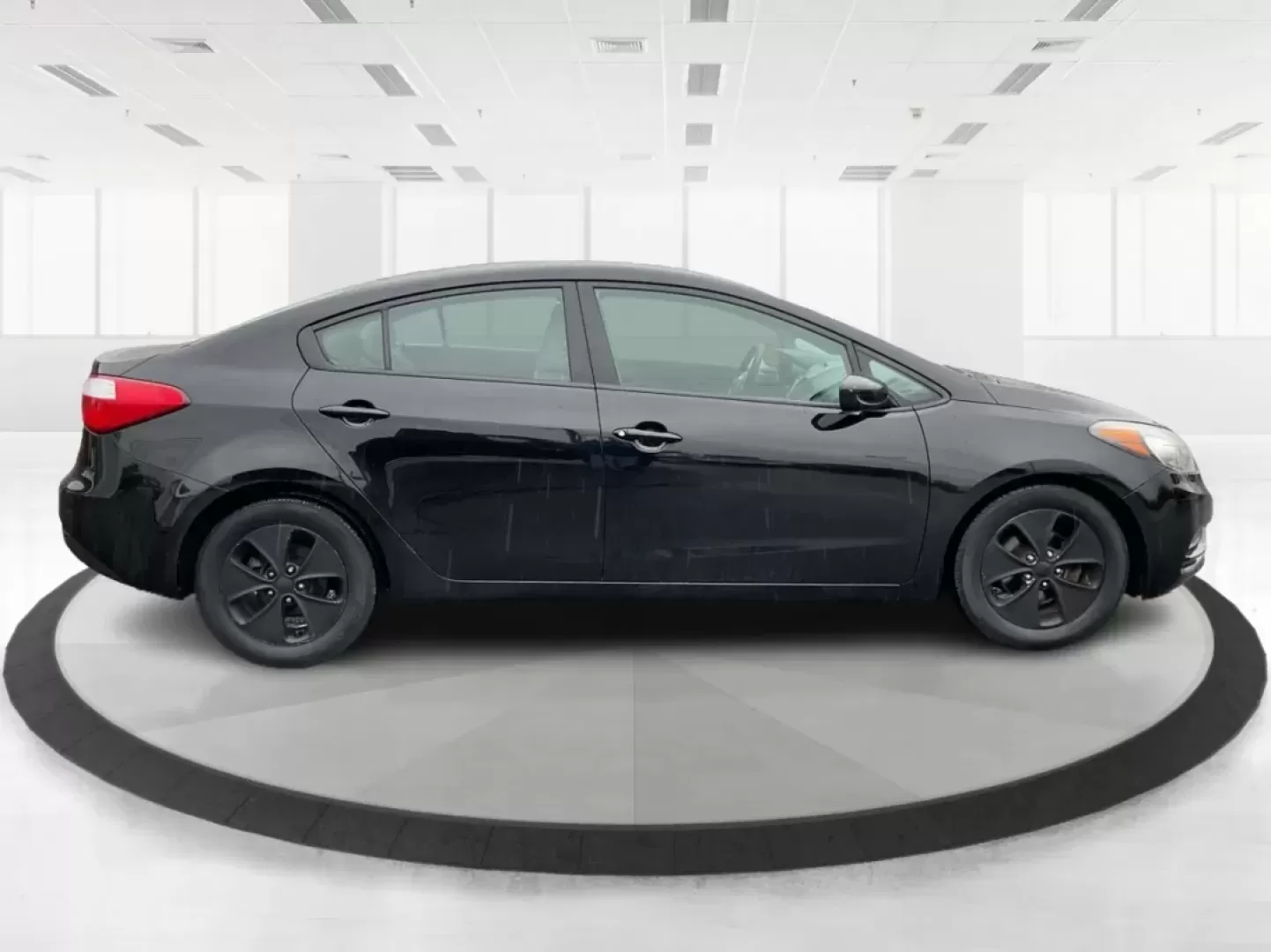 2015 Kia Forte LX (KNAFK4A67F5) with an 1.8L I-4 DOHC engine, located at 1951 S Dayton Lakeview Rd., New Carlisle, OH, 45344, (937) 908-9800, 39.890999, -84.050255 - **Find Your Perfect Commuter Companion: 2015 Kia Forte LX at Advantage Car and Credit - New Carlisle!**<br /> <br /> Are you searching for a reliable sedan that combines efficiency, comfort, and style? Look no further than this 2015 Kia Forte LX, available now at Advantage Car and Credit in New Carl - Photo#1