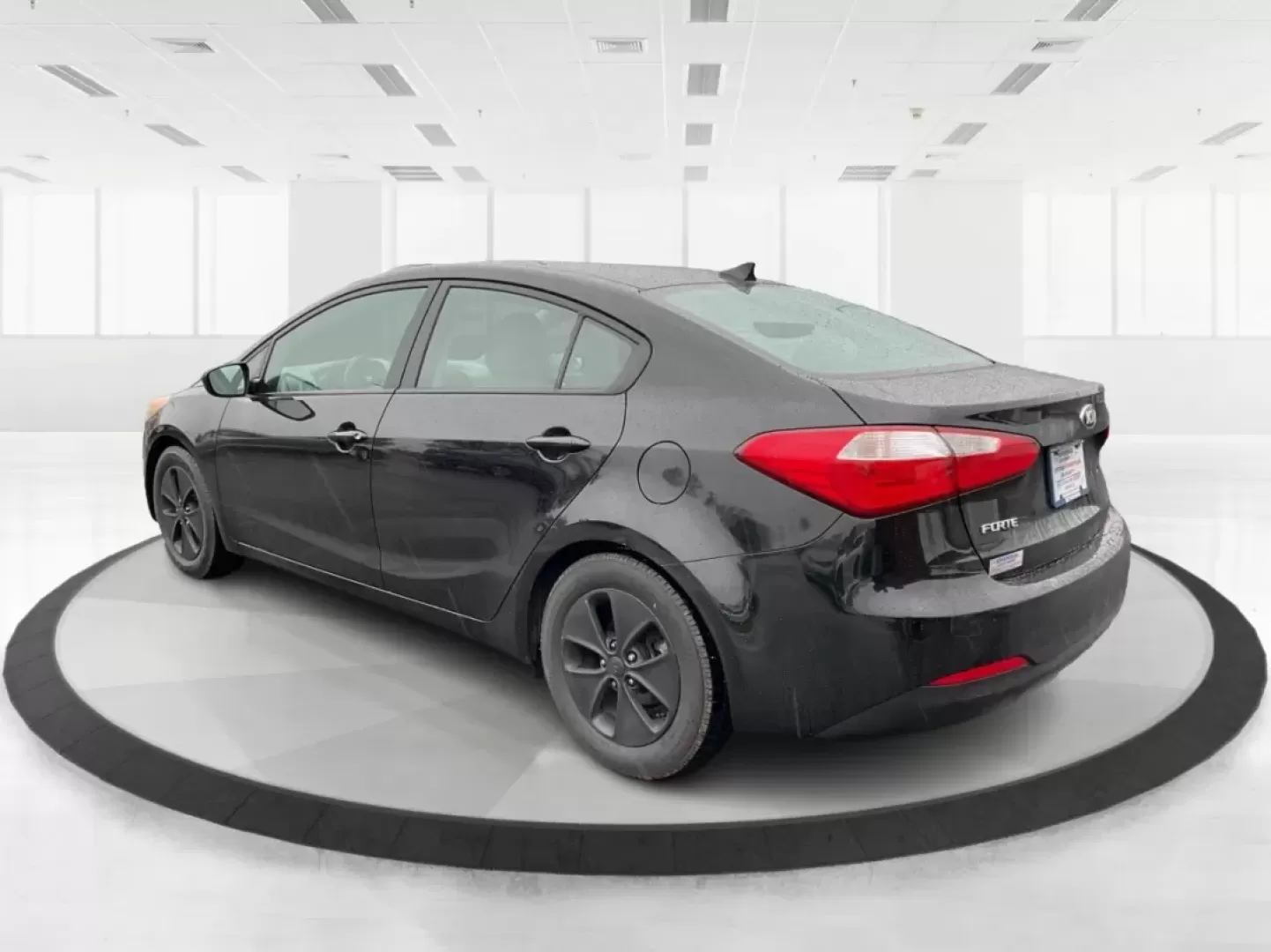 2015 Kia Forte LX (KNAFK4A67F5) with an 1.8L I-4 DOHC engine, located at 1951 S Dayton Lakeview Rd., New Carlisle, OH, 45344, (937) 908-9800, 39.890999, -84.050255 - **Find Your Perfect Commuter Companion: 2015 Kia Forte LX at Advantage Car and Credit - New Carlisle!**<br /> <br /> Are you searching for a reliable sedan that combines efficiency, comfort, and style? Look no further than this 2015 Kia Forte LX, available now at Advantage Car and Credit in New Carl - Photo#4