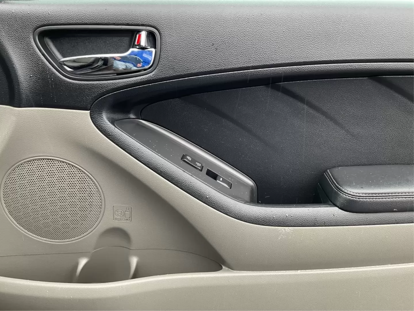 2015 Kia Forte LX (KNAFK4A67F5) with an 1.8L I-4 DOHC engine, located at 1951 S Dayton Lakeview Rd., New Carlisle, OH, 45344, (937) 908-9800, 39.890999, -84.050255 - **Find Your Perfect Commuter Companion: 2015 Kia Forte LX at Advantage Car and Credit - New Carlisle!**<br /> <br /> Are you searching for a reliable sedan that combines efficiency, comfort, and style? Look no further than this 2015 Kia Forte LX, available now at Advantage Car and Credit in New Carl - Photo#18