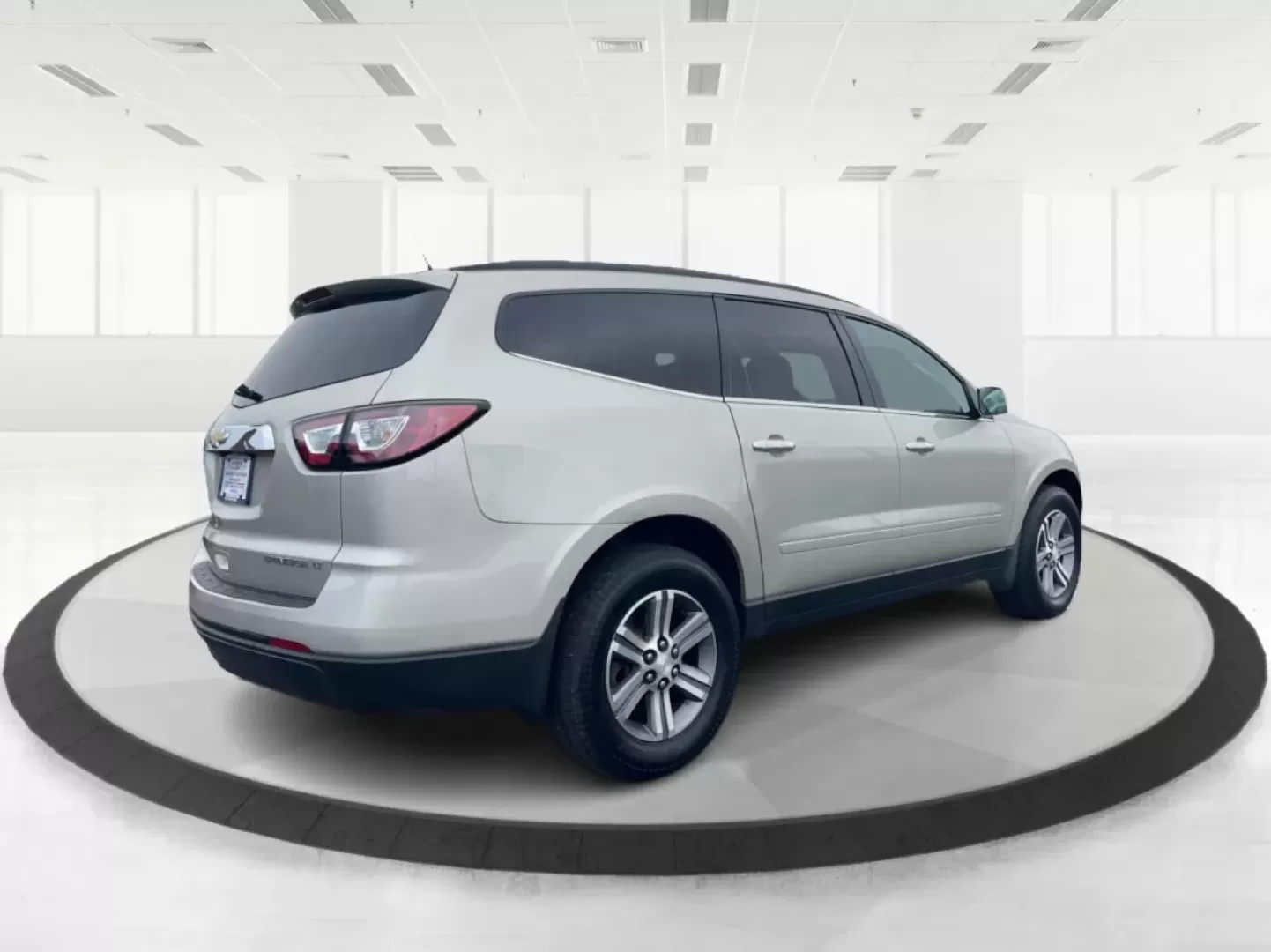 2016 Chevrolet Traverse 1LT (1GNKVGKD0GJ) with an 3.6L V-6 gasoline direct injection engine, located at 8750 N County Rd 25A, Piqua, OH, 45356, (937) 908-9800, 40.164391, -84.232513 - Are you looking for the perfect family SUV that balances space, comfort, and reliability? Look no further than this stunning 2016 Chevrolet Traverse 1LT, available now at Advantage Car and Credit in Piqua, OH. With its spacious interior and robust features, this SUV is designed for growing families, - Photo#2