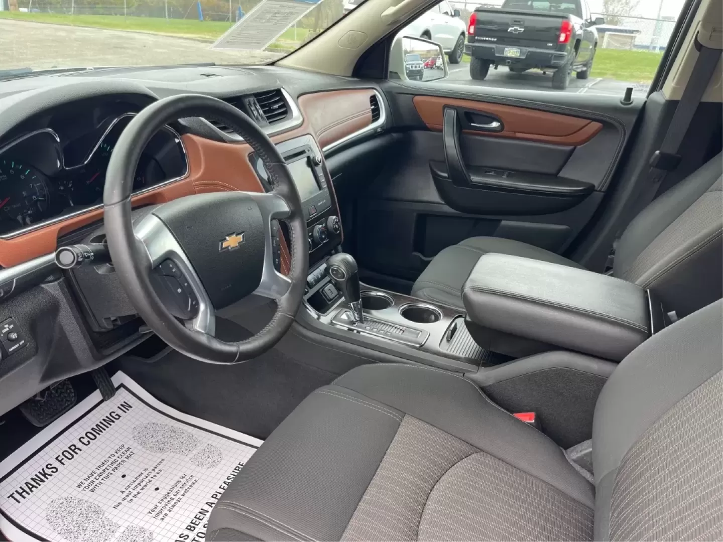 2016 Chevrolet Traverse 1LT (1GNKVGKD0GJ) with an 3.6L V-6 gasoline direct injection engine, located at 8750 N County Rd 25A, Piqua, OH, 45356, (937) 908-9800, 40.164391, -84.232513 - Are you looking for the perfect family SUV that balances space, comfort, and reliability? Look no further than this stunning 2016 Chevrolet Traverse 1LT, available now at Advantage Car and Credit in Piqua, OH. With its spacious interior and robust features, this SUV is designed for growing families, - Photo#9