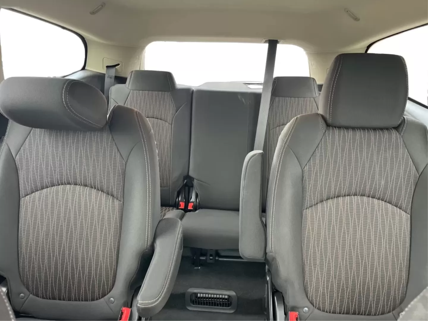 2016 Chevrolet Traverse 1LT (1GNKVGKD0GJ) with an 3.6L V-6 gasoline direct injection engine, located at 8750 N County Rd 25A, Piqua, OH, 45356, (937) 908-9800, 40.164391, -84.232513 - Are you looking for the perfect family SUV that balances space, comfort, and reliability? Look no further than this stunning 2016 Chevrolet Traverse 1LT, available now at Advantage Car and Credit in Piqua, OH. With its spacious interior and robust features, this SUV is designed for growing families, - Photo#14