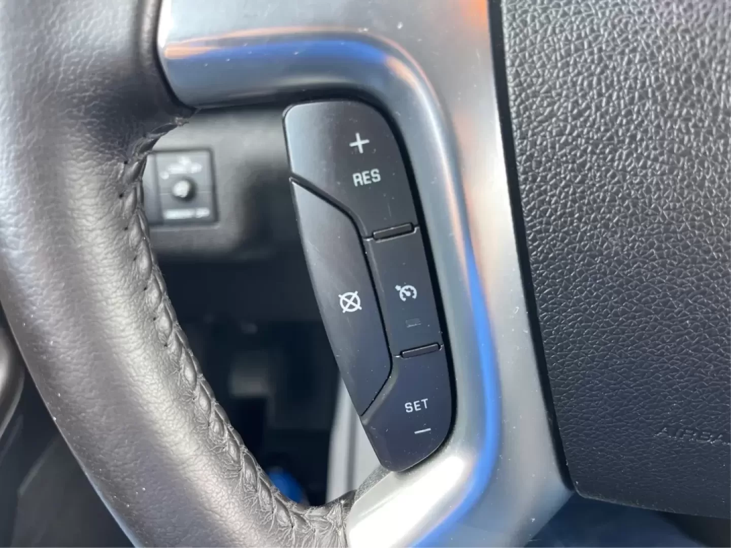 2016 Chevrolet Traverse 1LT (1GNKVGKD0GJ) with an 3.6L V-6 gasoline direct injection engine, located at 8750 N County Rd 25A, Piqua, OH, 45356, (937) 908-9800, 40.164391, -84.232513 - Are you looking for the perfect family SUV that balances space, comfort, and reliability? Look no further than this stunning 2016 Chevrolet Traverse 1LT, available now at Advantage Car and Credit in Piqua, OH. With its spacious interior and robust features, this SUV is designed for growing families, - Photo#16