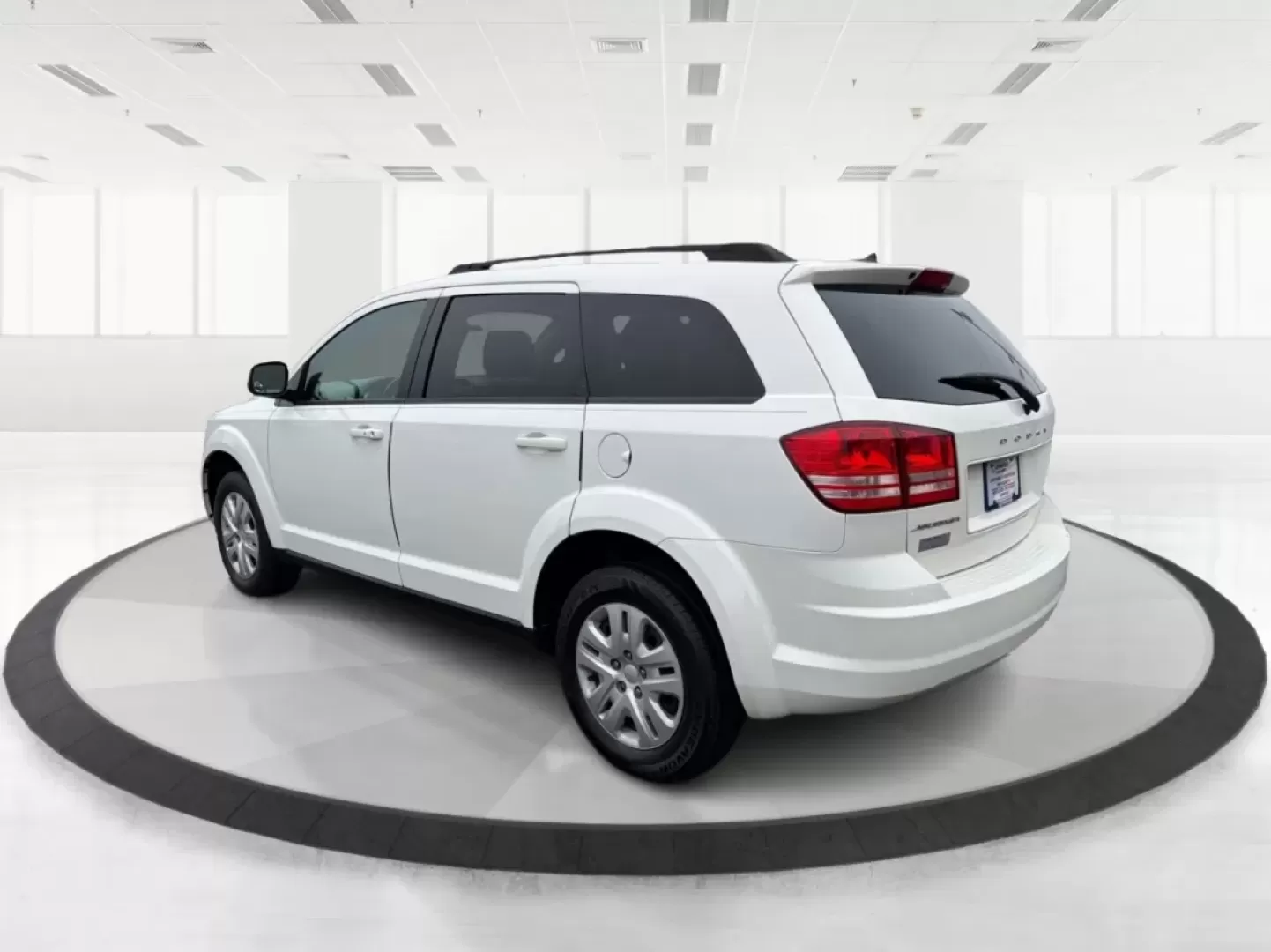 2016 Dodge Journey SE (3C4PDCAB1GT) with an Tigershark MultiAir 2.4L I-4 DOHC engine, located at 1099 N County Rd 25A , Troy, OH, 45373, (937) 908-9800, 40.057079, -84.212883 - Are you searching for the perfect vehicle to accommodate your growing family or enhance your daily commute? Look no further than this stunning 2016 Dodge Journey SE, available now at Advantage Car and Credit in Troy, OH! With its spacious interior and excellent features, this budget-friendly SUV is - Photo#4