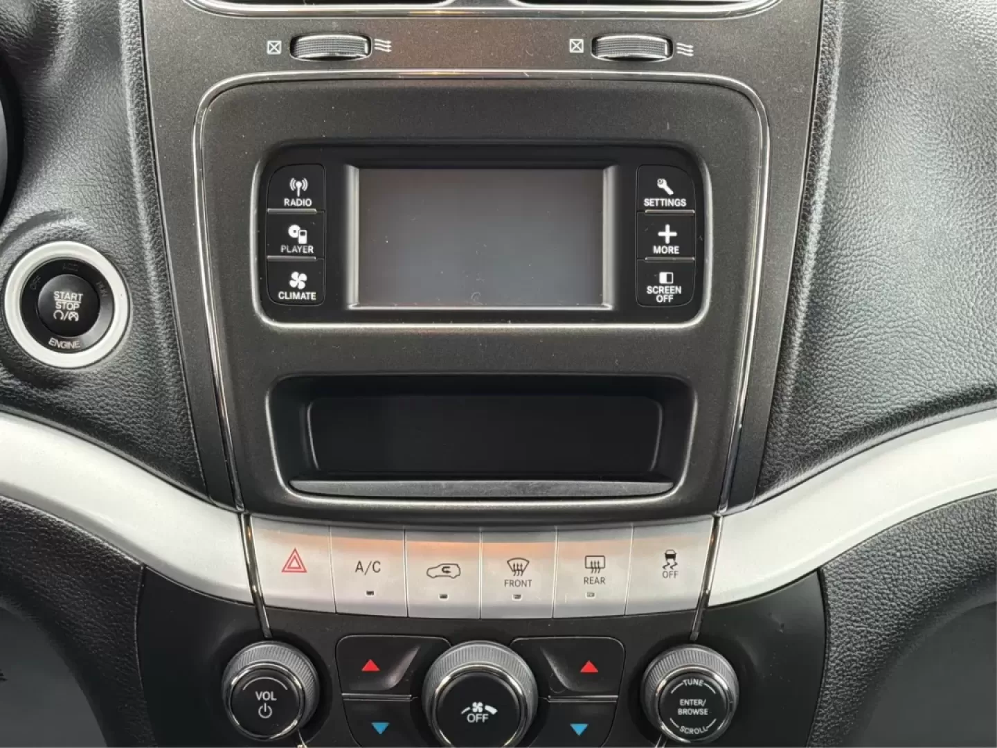 2016 Dodge Journey SE (3C4PDCAB1GT) with an Tigershark MultiAir 2.4L I-4 DOHC engine, located at 1099 N County Rd 25A , Troy, OH, 45373, (937) 908-9800, 40.057079, -84.212883 - Are you searching for the perfect vehicle to accommodate your growing family or enhance your daily commute? Look no further than this stunning 2016 Dodge Journey SE, available now at Advantage Car and Credit in Troy, OH! With its spacious interior and excellent features, this budget-friendly SUV is - Photo#13