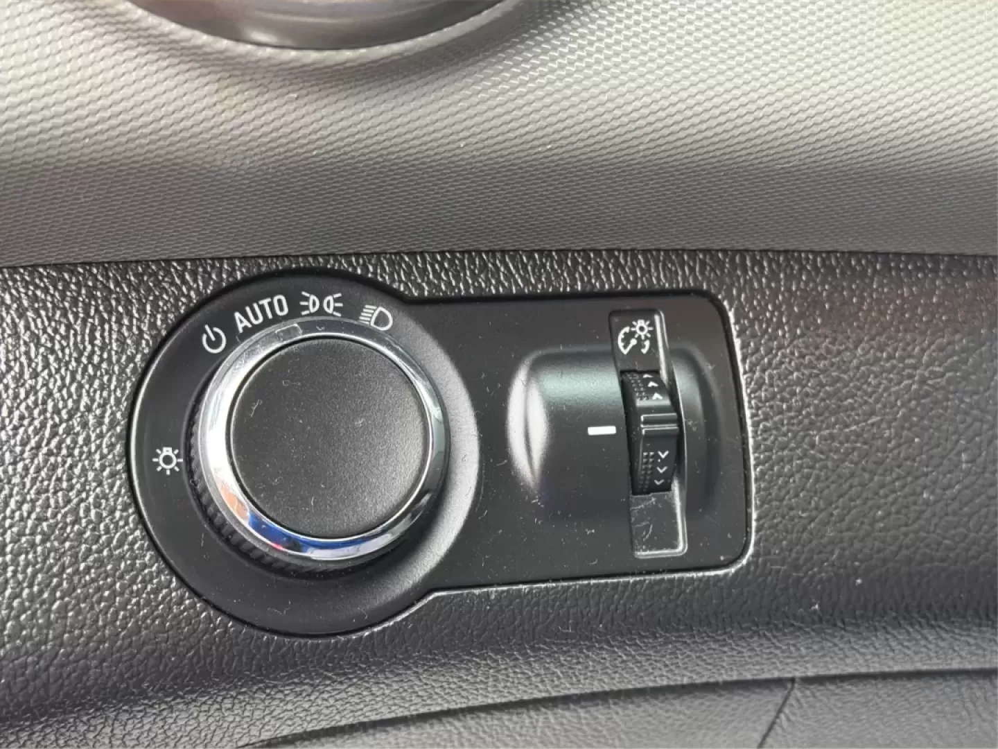 2014 Chevrolet Sonic LS Auto (1G1JA6SH1E4) with an Other engine, located at 1951 S Dayton Lakeview Rd., New Carlisle, OH, 45344, (937) 908-9800, 39.890999, -84.050255 - Are you in search of a reliable hatchback that perfectly balances style, efficiency, and practicality? Look no further than this stunning 2014 Chevrolet Sonic LS Auto, now available at Advantage Car and Credit in Riverside, OH. This vehicle is not just a mode of transportation; it's your new partner - Photo#17