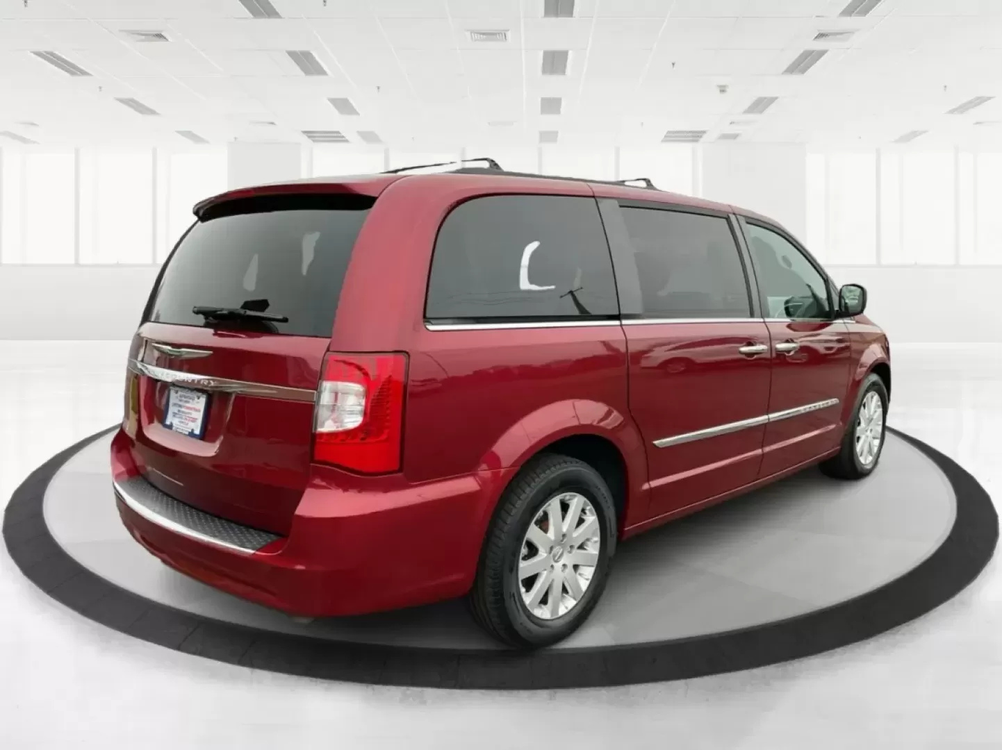 2016 Chrysler Town and Country Touring (2C4RC1BG8GR) with an Pentastar 3.6L V-6 DOHC engine, located at 880 E. National Road, Vandalia, OH, 45377, (937) 908-9800, 39.891918, -84.183594 - **Find Your Family Adventure with This 2016 Chrysler Town and Country at Advantage Car and Credit - Vandalia!**<br /> <br /> Imagine packing up your family and hitting the open road in a reliable, spacious van that caters to all your travel needs. The 2016 Chrysler Town and Country is your ticke - Photo#2