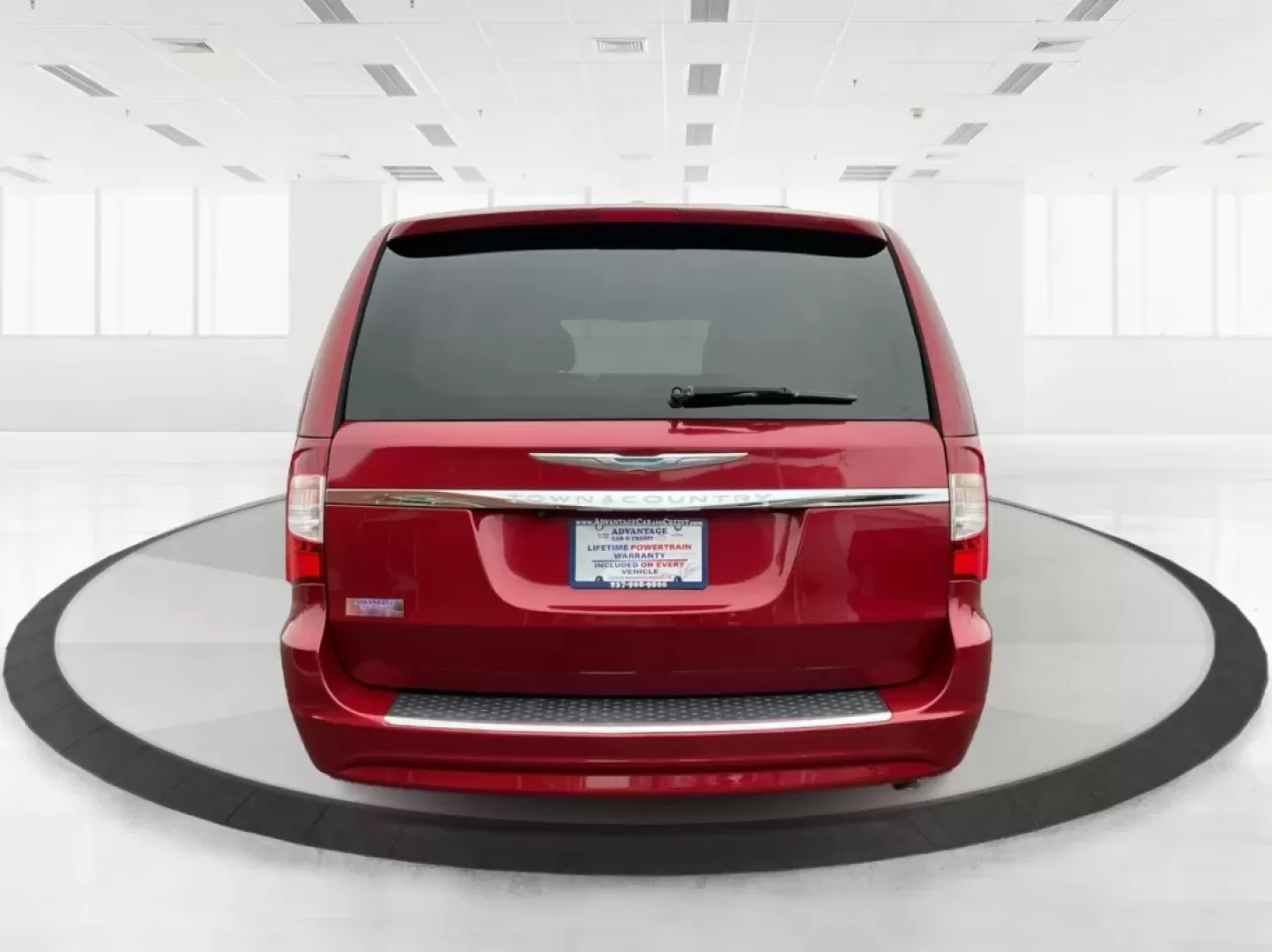 2016 Chrysler Town and Country Touring (2C4RC1BG8GR) with an Pentastar 3.6L V-6 DOHC engine, located at 880 E. National Road, Vandalia, OH, 45377, (937) 908-9800, 39.891918, -84.183594 - **Find Your Family Adventure with This 2016 Chrysler Town and Country at Advantage Car and Credit - Vandalia!**<br /> <br /> Imagine packing up your family and hitting the open road in a reliable, spacious van that caters to all your travel needs. The 2016 Chrysler Town and Country is your ticke - Photo#3