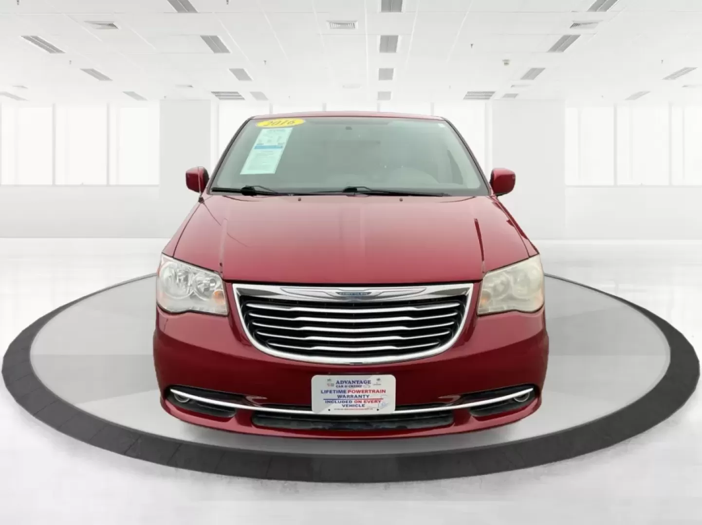 2016 Chrysler Town and Country Touring (2C4RC1BG8GR) with an Pentastar 3.6L V-6 DOHC engine, located at 880 E. National Road, Vandalia, OH, 45377, (937) 908-9800, 39.891918, -84.183594 - **Find Your Family Adventure with This 2016 Chrysler Town and Country at Advantage Car and Credit - Vandalia!**<br /> <br /> Imagine packing up your family and hitting the open road in a reliable, spacious van that caters to all your travel needs. The 2016 Chrysler Town and Country is your ticke - Photo#7