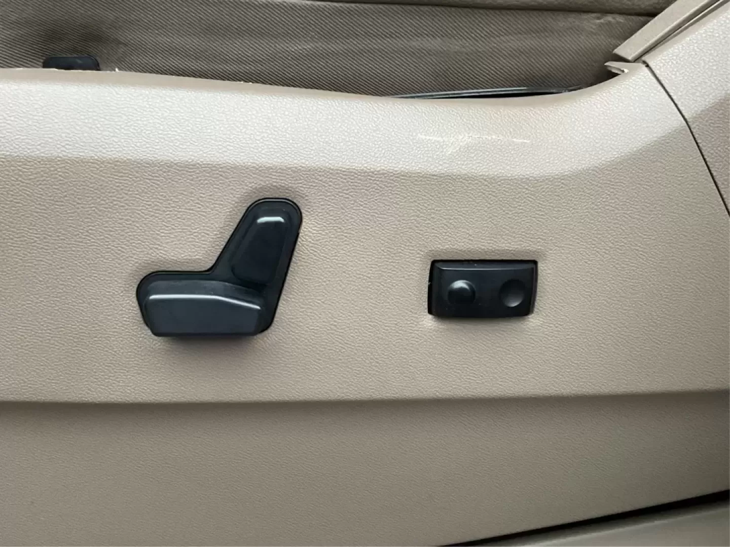 2016 Chrysler Town and Country Touring (2C4RC1BG8GR) with an Pentastar 3.6L V-6 DOHC engine, located at 880 E. National Road, Vandalia, OH, 45377, (937) 908-9800, 39.891918, -84.183594 - **Find Your Family Adventure with This 2016 Chrysler Town and Country at Advantage Car and Credit - Vandalia!**<br /> <br /> Imagine packing up your family and hitting the open road in a reliable, spacious van that caters to all your travel needs. The 2016 Chrysler Town and Country is your ticke - Photo#17