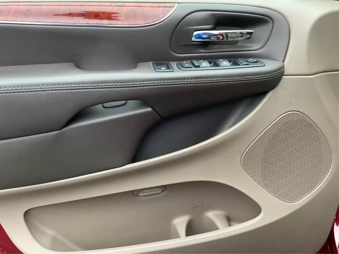 2016 Chrysler Town and Country Touring (2C4RC1BG8GR) with an Pentastar 3.6L V-6 DOHC engine, located at 880 E. National Road, Vandalia, OH, 45377, (937) 908-9800, 39.891918, -84.183594 - **Find Your Family Adventure with This 2016 Chrysler Town and Country at Advantage Car and Credit - Vandalia!**<br /> <br /> Imagine packing up your family and hitting the open road in a reliable, spacious van that caters to all your travel needs. The 2016 Chrysler Town and Country is your ticke - Photo#18