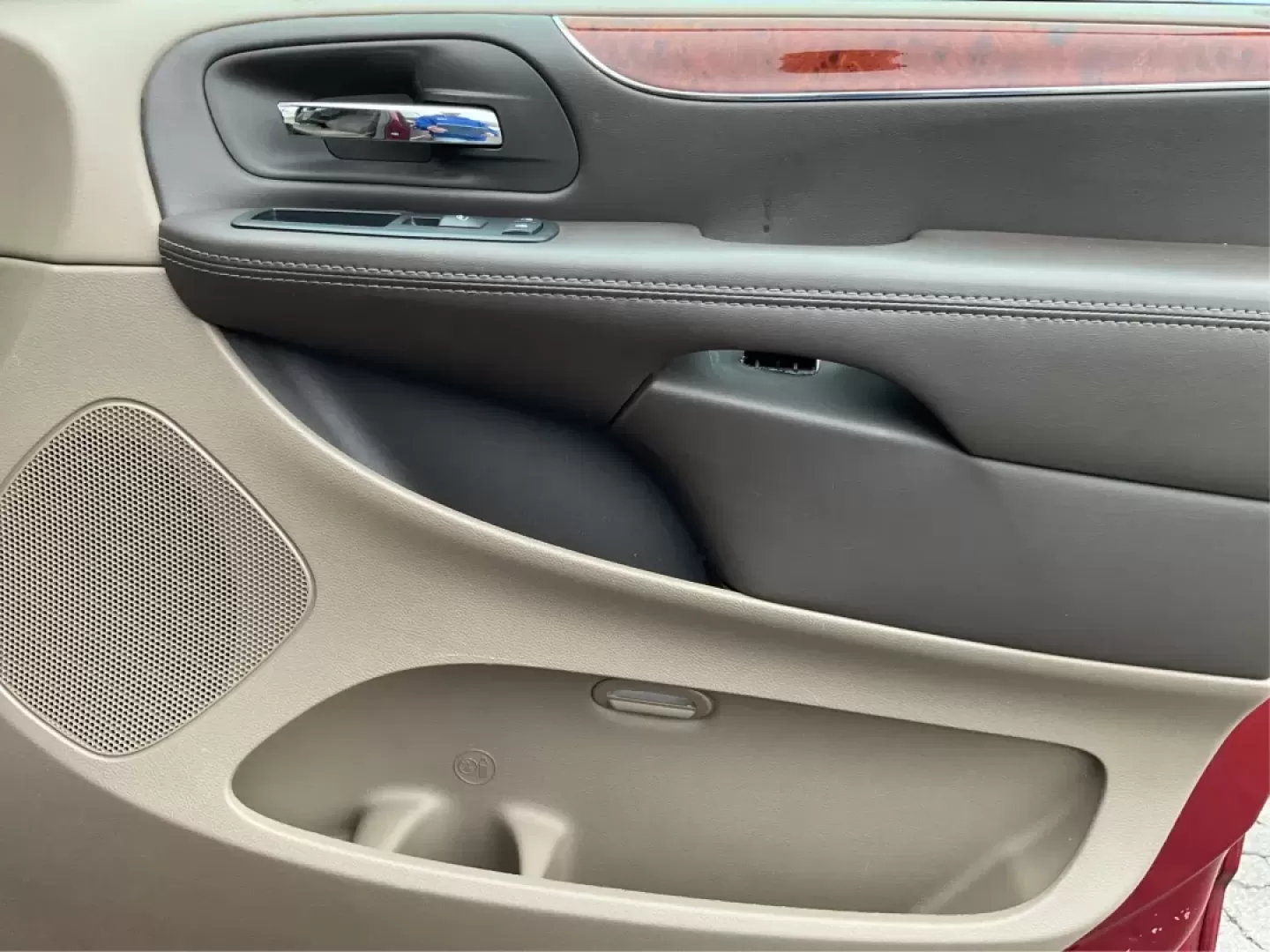 2016 Chrysler Town and Country Touring (2C4RC1BG8GR) with an Pentastar 3.6L V-6 DOHC engine, located at 880 E. National Road, Vandalia, OH, 45377, (937) 908-9800, 39.891918, -84.183594 - **Find Your Family Adventure with This 2016 Chrysler Town and Country at Advantage Car and Credit - Vandalia!**<br /> <br /> Imagine packing up your family and hitting the open road in a reliable, spacious van that caters to all your travel needs. The 2016 Chrysler Town and Country is your ticke - Photo#19