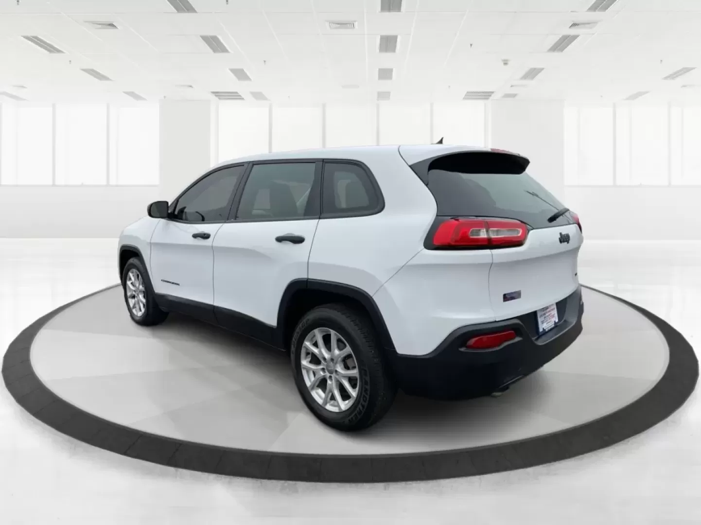 2015 Jeep Cherokee Sport (1C4PJLAB0FW) with an Other engine, located at 1184 Kauffman Ave, Fairborn, OH, 45324, (937) 908-9800, 39.807072, -84.030914 - ### Adventure Awaits with this 2015 Jeep Cherokee Sport!<br /> <br /> Are you ready for your next family road trip, weekend adventure, or daily commute? This 2015 Jeep Cherokee Sport is the perfect companion, combining style, comfort, and versatility for all your lifestyle needs. With its rugged cap - Photo#4