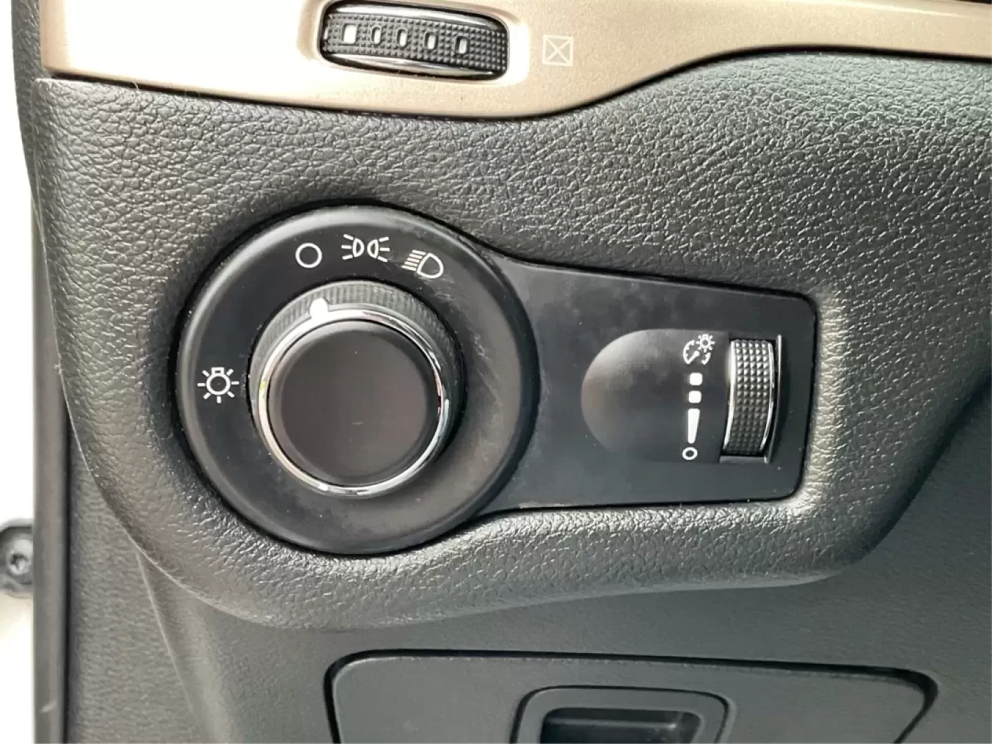 2015 Jeep Cherokee Sport (1C4PJLAB0FW) with an Other engine, located at 1184 Kauffman Ave, Fairborn, OH, 45324, (937) 908-9800, 39.807072, -84.030914 - ### Adventure Awaits with this 2015 Jeep Cherokee Sport!<br /> <br /> Are you ready for your next family road trip, weekend adventure, or daily commute? This 2015 Jeep Cherokee Sport is the perfect companion, combining style, comfort, and versatility for all your lifestyle needs. With its rugged cap - Photo#17