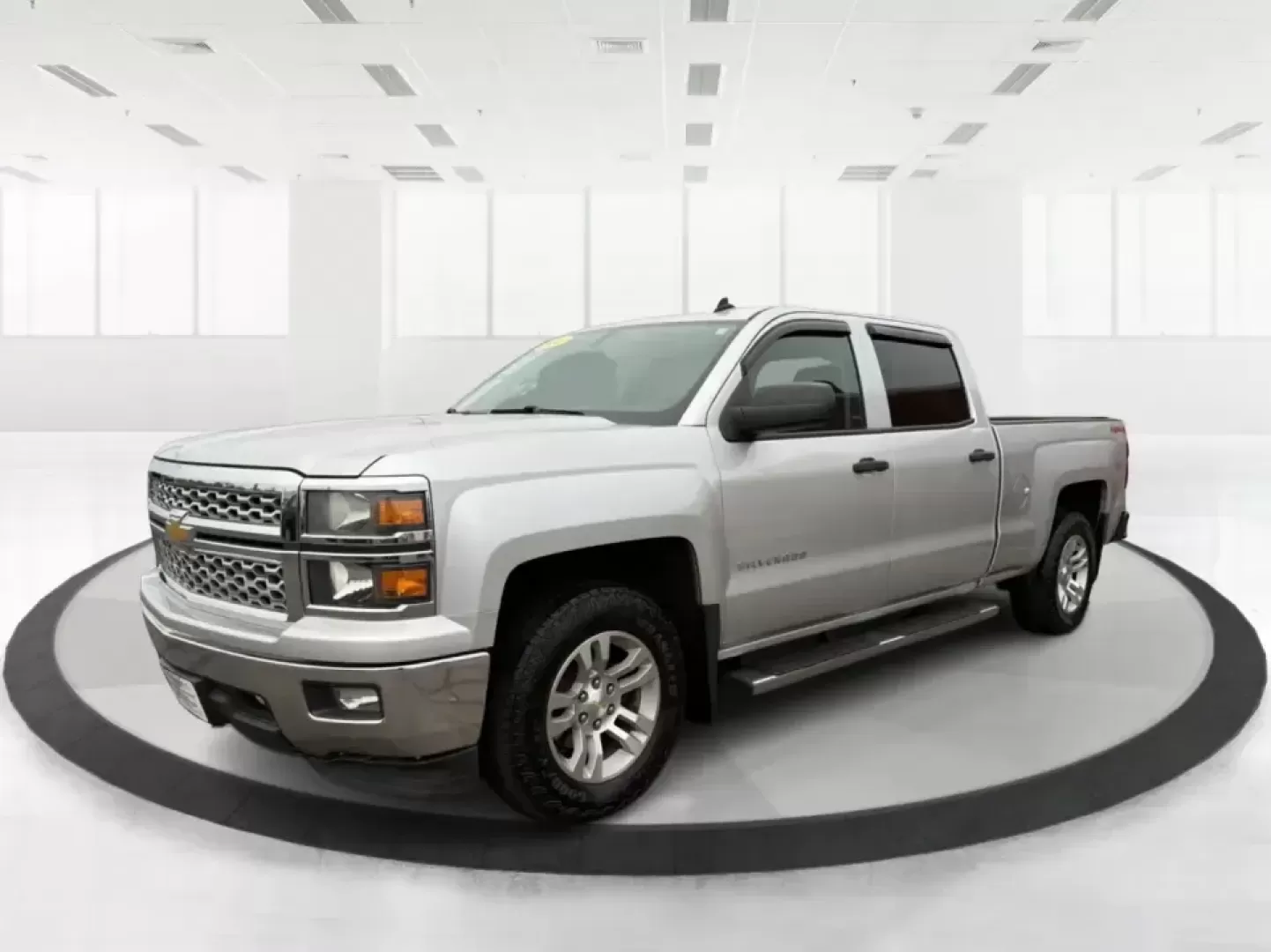 2014 Chevrolet Silverado 1500 1LT (3GCUKREC1EG) with an 5.3L V8 OHV 16V engine, 6-Speed Automatic transmission, located at 1230 East Main St, Xenia, OH, 45385, (937) 908-9800, 39.688026, -83.910172 - **Elevate Your Lifestyle with the 2014 Chevrolet Silverado 1500** <br /> <br /> Unleash the power of adventure with the 2014 Chevrolet Silverado 1500, the perfect companion for weekend road trips, family outings, or tackling tough jobs around Troy, OH. This rugged yet refined truck blends capabilit - Photo#8