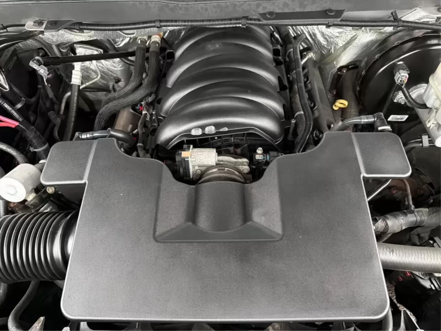 2014 Chevrolet Silverado 1500 1LT (3GCUKREC1EG) with an 5.3L V8 OHV 16V engine, 6-Speed Automatic transmission, located at 1230 East Main St, Xenia, OH, 45385, (937) 908-9800, 39.688026, -83.910172 - **Elevate Your Lifestyle with the 2014 Chevrolet Silverado 1500** <br /> <br /> Unleash the power of adventure with the 2014 Chevrolet Silverado 1500, the perfect companion for weekend road trips, family outings, or tackling tough jobs around Troy, OH. This rugged yet refined truck blends capabilit - Photo#11