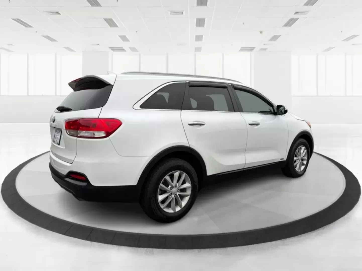 2016 Kia Sorento 2.4L LX (5XYPGDA36GG) with an 2.4L I-4 gasoline direct injection engine, located at 1951 S Dayton Lakeview Rd., New Carlisle, OH, 45344, (937) 908-9800, 39.890999, -84.050255 - **Experience Adventure with the 2016 Kia Sorento Your Perfect Family SUV!**<br /> <br /> Are you ready to elevate your family's adventures with a vehicle that's as versatile as your lifestyle? Look no further than the 2016 Kia Sorento, available now at Advantage Car and Credit in New Carlisle, OH. - Photo#2