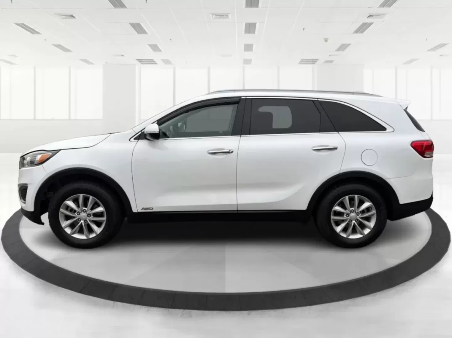 2016 Kia Sorento 2.4L LX (5XYPGDA36GG) with an 2.4L I-4 gasoline direct injection engine, located at 1951 S Dayton Lakeview Rd., New Carlisle, OH, 45344, (937) 908-9800, 39.890999, -84.050255 - **Experience Adventure with the 2016 Kia Sorento Your Perfect Family SUV!**<br /> <br /> Are you ready to elevate your family's adventures with a vehicle that's as versatile as your lifestyle? Look no further than the 2016 Kia Sorento, available now at Advantage Car and Credit in New Carlisle, OH. - Photo#5