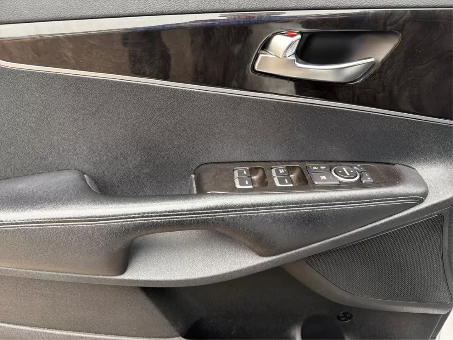 2016 Kia Sorento 2.4L LX (5XYPGDA36GG) with an 2.4L I-4 gasoline direct injection engine, located at 1951 S Dayton Lakeview Rd., New Carlisle, OH, 45344, (937) 908-9800, 39.890999, -84.050255 - **Experience Adventure with the 2016 Kia Sorento Your Perfect Family SUV!**<br /> <br /> Are you ready to elevate your family's adventures with a vehicle that's as versatile as your lifestyle? Look no further than the 2016 Kia Sorento, available now at Advantage Car and Credit in New Carlisle, OH. - Photo#18