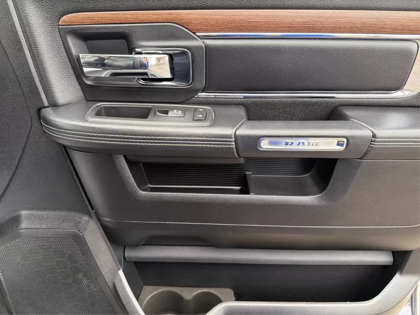 2014 Ram 1500 Laramie (1C6RR7NT8ES) with an Other engine, located at 1951 S Dayton Lakeview Rd., New Carlisle, OH, 45344, (937) 908-9800, 39.890999, -84.050255 - Are you ready to elevate your driving experience and tackle any adventure that comes your way? The 2014 Ram 1500 Laramie is not just a truck; it's an embodiment of capability, comfort, and style, making it perfect for those who lead an active lifestyle in New Carlisle, OH. Whether you're gearing up - Photo#19