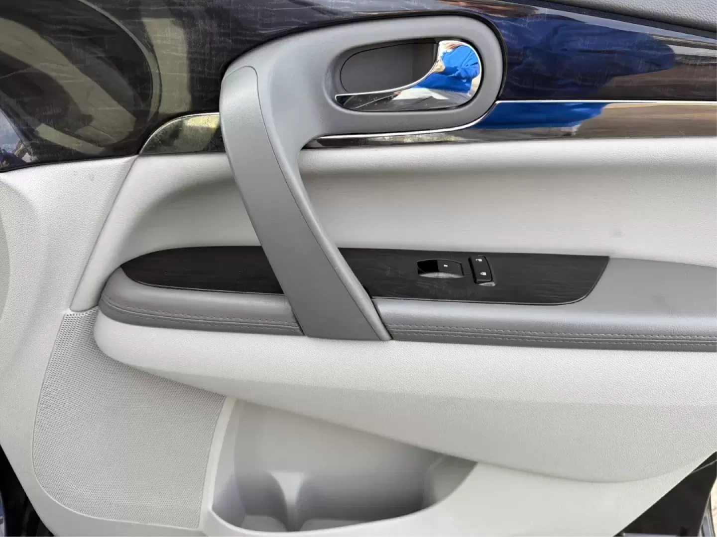 2015 Buick Enclave Convenience (5GAKRAKD9FJ) with an 3.6L V-6 gasoline direct injection engine, located at 8750 N County Rd 25A, Piqua, OH, 45356, (937) 908-9800, 40.164391, -84.232513 - Discover the perfect blend of comfort, space, and reliability with the 2015 Buick Enclave, an ideal choice for growing families and adventure seekers alike. This versatile SUV not only accommodates your family's needs but also elevates your everyday driving experience. Priced competitively and offer - Photo#20