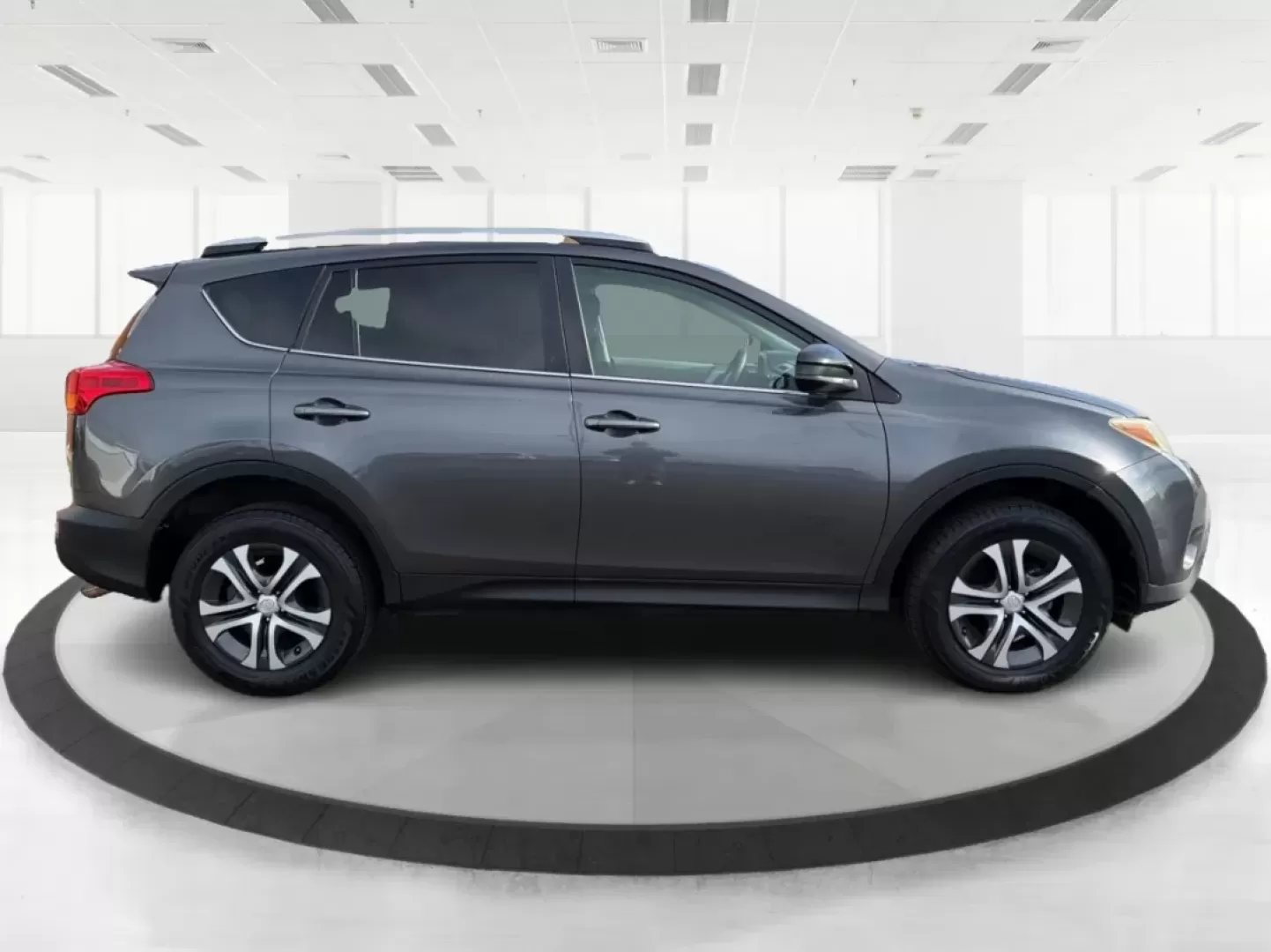 2013 Toyota RAV4 LE (2T3BFREV1DW) with an 2.5L I-4 DOHC engine, located at 401 Woodman Dr, Riverside, OH, 45431, (937) 908-9800, 39.760899, -84.123421 - Are you ready to elevate your daily commute or embark on your next weekend adventure? Look no further than this impressive 2013 Toyota RAV4 LE, available now at Advantage Car and Credit - Riverside. This versatile SUV is perfect for budget-conscious buyers seeking a reliable vehicle that accommodate - Photo#1