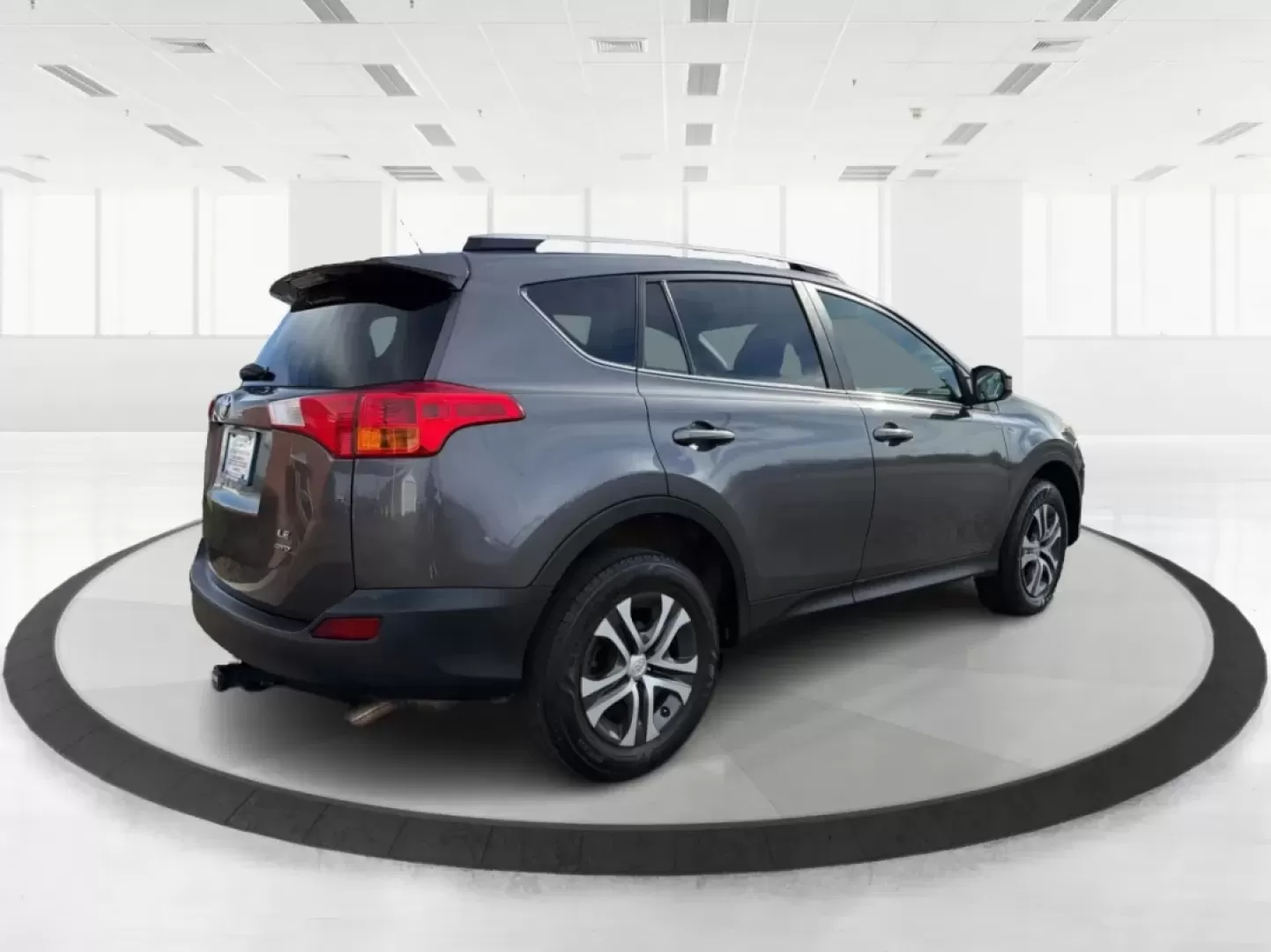 2013 Toyota RAV4 LE (2T3BFREV1DW) with an 2.5L I-4 DOHC engine, located at 401 Woodman Dr, Riverside, OH, 45431, (937) 908-9800, 39.760899, -84.123421 - Are you ready to elevate your daily commute or embark on your next weekend adventure? Look no further than this impressive 2013 Toyota RAV4 LE, available now at Advantage Car and Credit - Riverside. This versatile SUV is perfect for budget-conscious buyers seeking a reliable vehicle that accommodate - Photo#2