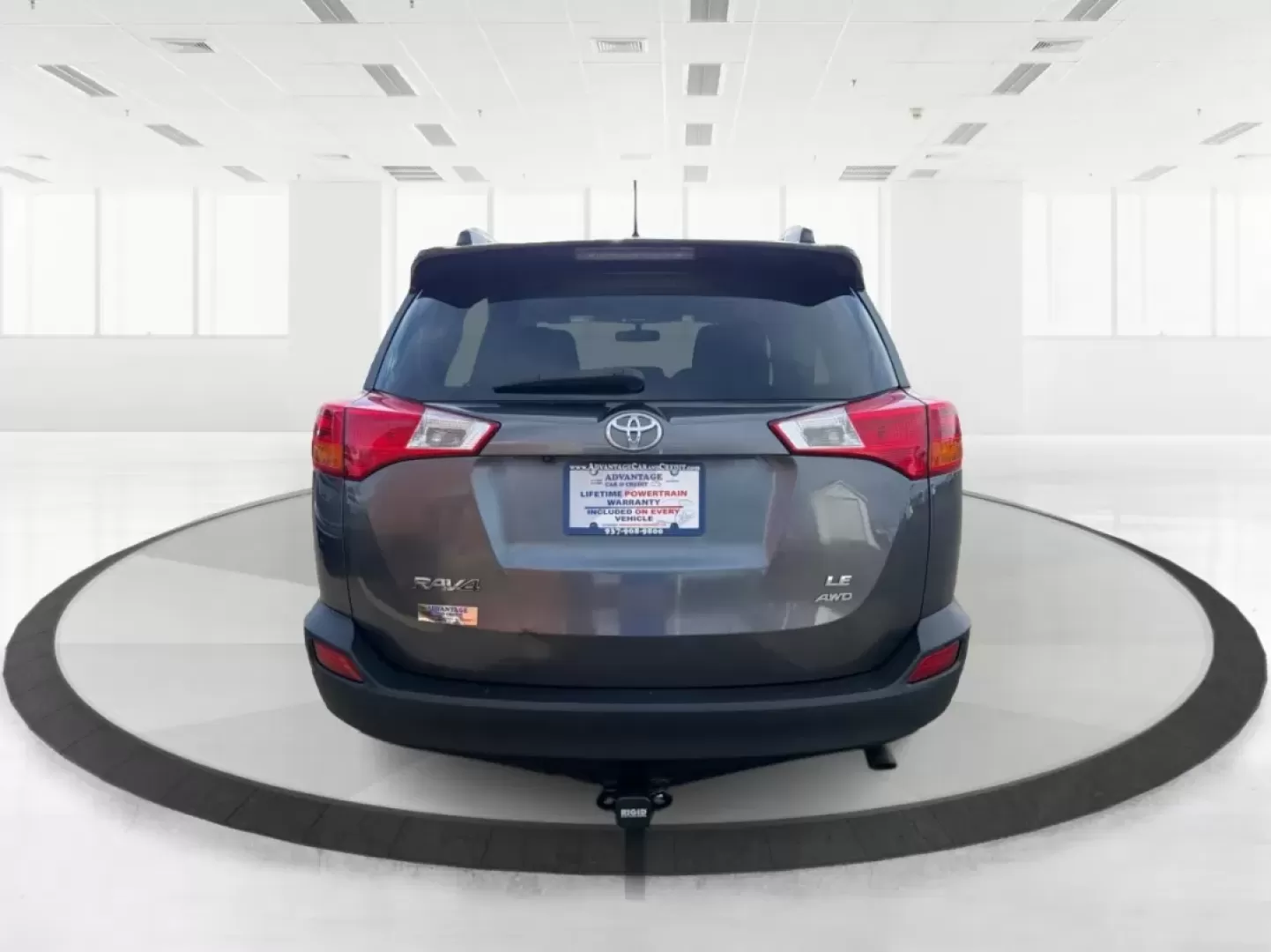 2013 Toyota RAV4 LE (2T3BFREV1DW) with an 2.5L I-4 DOHC engine, located at 401 Woodman Dr, Riverside, OH, 45431, (937) 908-9800, 39.760899, -84.123421 - Are you ready to elevate your daily commute or embark on your next weekend adventure? Look no further than this impressive 2013 Toyota RAV4 LE, available now at Advantage Car and Credit - Riverside. This versatile SUV is perfect for budget-conscious buyers seeking a reliable vehicle that accommodate - Photo#3