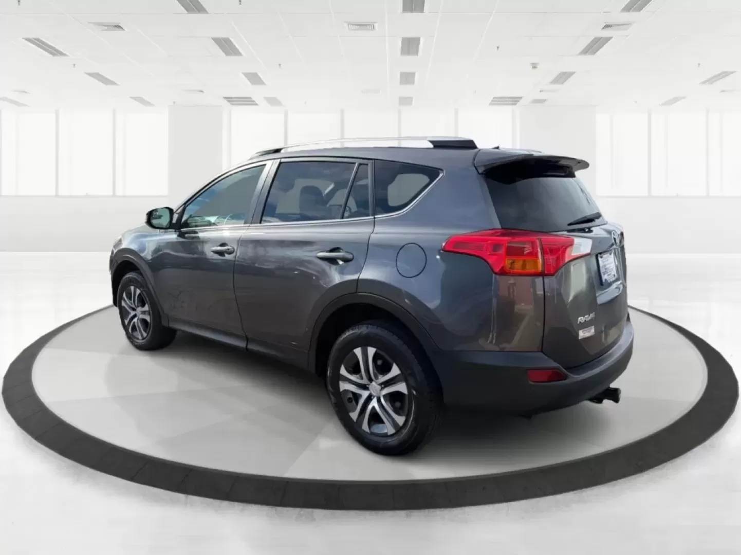 2013 Toyota RAV4 LE (2T3BFREV1DW) with an 2.5L I-4 DOHC engine, located at 401 Woodman Dr, Riverside, OH, 45431, (937) 908-9800, 39.760899, -84.123421 - Are you ready to elevate your daily commute or embark on your next weekend adventure? Look no further than this impressive 2013 Toyota RAV4 LE, available now at Advantage Car and Credit - Riverside. This versatile SUV is perfect for budget-conscious buyers seeking a reliable vehicle that accommodate - Photo#4