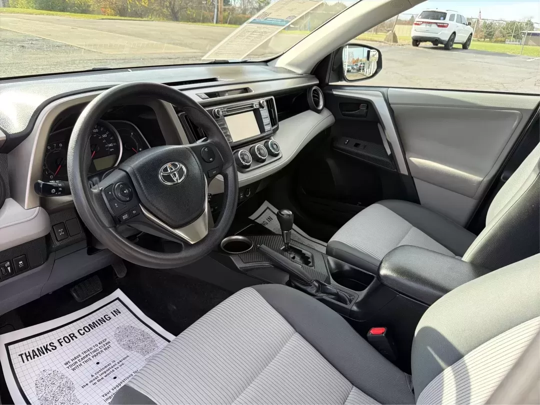 2013 Toyota RAV4 LE (2T3BFREV1DW) with an 2.5L I-4 DOHC engine, located at 401 Woodman Dr, Riverside, OH, 45431, (937) 908-9800, 39.760899, -84.123421 - Are you ready to elevate your daily commute or embark on your next weekend adventure? Look no further than this impressive 2013 Toyota RAV4 LE, available now at Advantage Car and Credit - Riverside. This versatile SUV is perfect for budget-conscious buyers seeking a reliable vehicle that accommodate - Photo#9