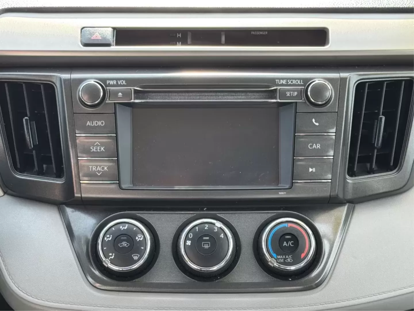 2013 Toyota RAV4 LE (2T3BFREV1DW) with an 2.5L I-4 DOHC engine, located at 401 Woodman Dr, Riverside, OH, 45431, (937) 908-9800, 39.760899, -84.123421 - Are you ready to elevate your daily commute or embark on your next weekend adventure? Look no further than this impressive 2013 Toyota RAV4 LE, available now at Advantage Car and Credit - Riverside. This versatile SUV is perfect for budget-conscious buyers seeking a reliable vehicle that accommodate - Photo#13