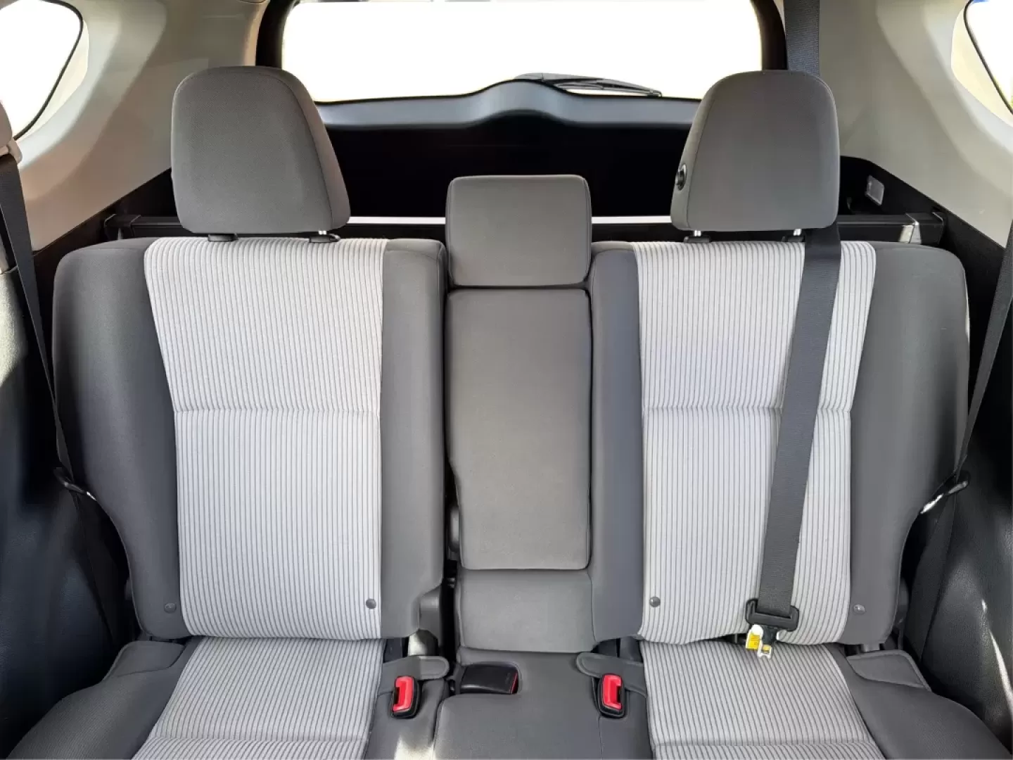 2013 Toyota RAV4 LE (2T3BFREV1DW) with an 2.5L I-4 DOHC engine, located at 401 Woodman Dr, Riverside, OH, 45431, (937) 908-9800, 39.760899, -84.123421 - Are you ready to elevate your daily commute or embark on your next weekend adventure? Look no further than this impressive 2013 Toyota RAV4 LE, available now at Advantage Car and Credit - Riverside. This versatile SUV is perfect for budget-conscious buyers seeking a reliable vehicle that accommodate - Photo#14