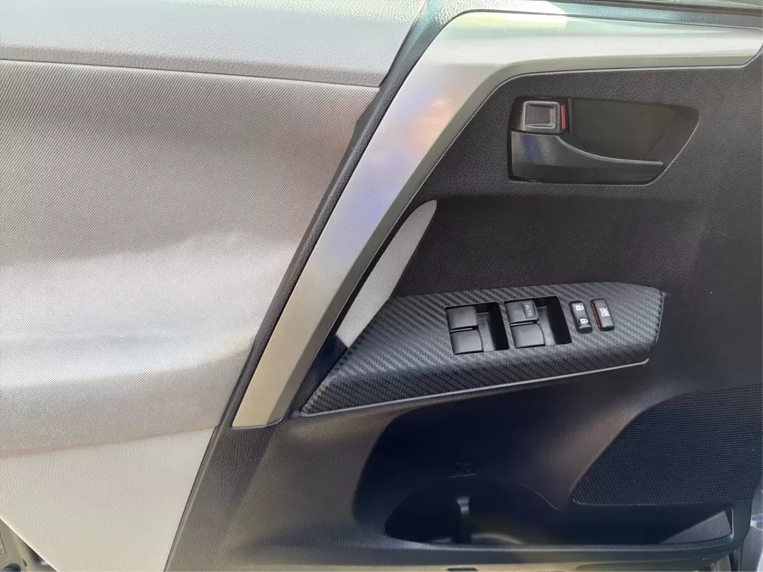 2013 Toyota RAV4 LE (2T3BFREV1DW) with an 2.5L I-4 DOHC engine, located at 401 Woodman Dr, Riverside, OH, 45431, (937) 908-9800, 39.760899, -84.123421 - Are you ready to elevate your daily commute or embark on your next weekend adventure? Look no further than this impressive 2013 Toyota RAV4 LE, available now at Advantage Car and Credit - Riverside. This versatile SUV is perfect for budget-conscious buyers seeking a reliable vehicle that accommodate - Photo#17