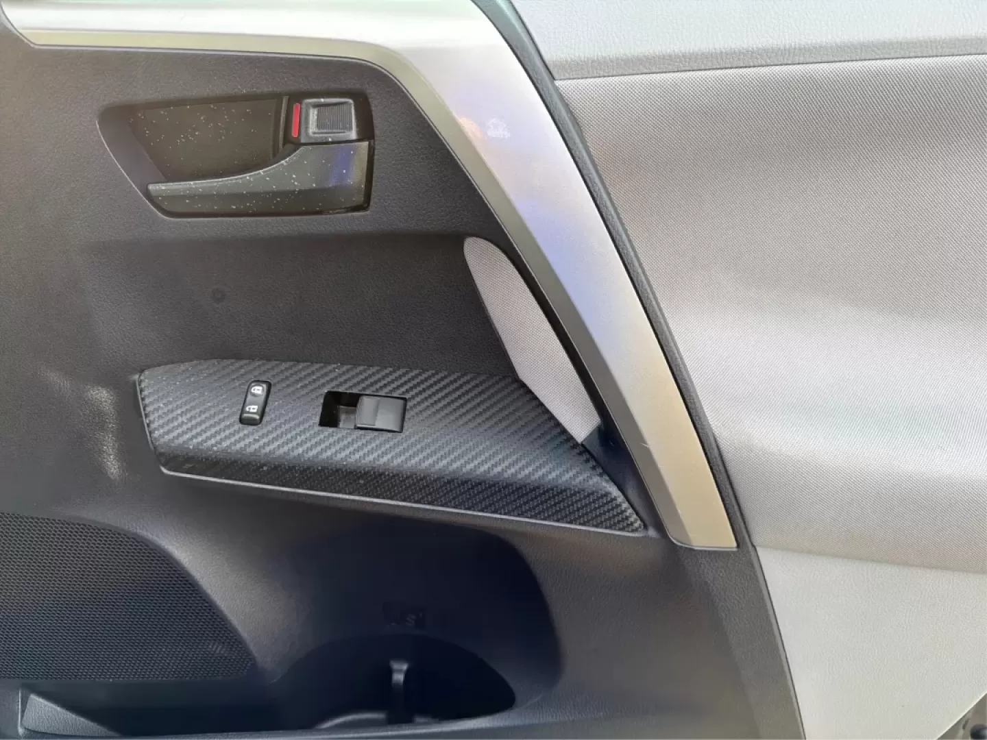 2013 Toyota RAV4 LE (2T3BFREV1DW) with an 2.5L I-4 DOHC engine, located at 401 Woodman Dr, Riverside, OH, 45431, (937) 908-9800, 39.760899, -84.123421 - Are you ready to elevate your daily commute or embark on your next weekend adventure? Look no further than this impressive 2013 Toyota RAV4 LE, available now at Advantage Car and Credit - Riverside. This versatile SUV is perfect for budget-conscious buyers seeking a reliable vehicle that accommodate - Photo#18