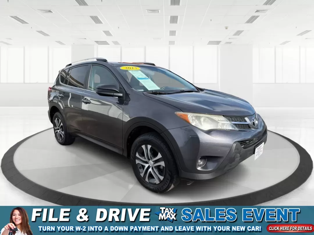 2013 Toyota RAV4 LE (2T3BFREV1DW) with an 2.5L I-4 DOHC engine, located at 401 Woodman Dr, Riverside, OH, 45431, (937) 908-9800, 39.760899, -84.123421 - Are you ready to elevate your daily commute or embark on your next weekend adventure? Look no further than this impressive 2013 Toyota RAV4 LE, available now at Advantage Car and Credit - Riverside. This versatile SUV is perfect for budget-conscious buyers seeking a reliable vehicle that accommodate - Photo#0