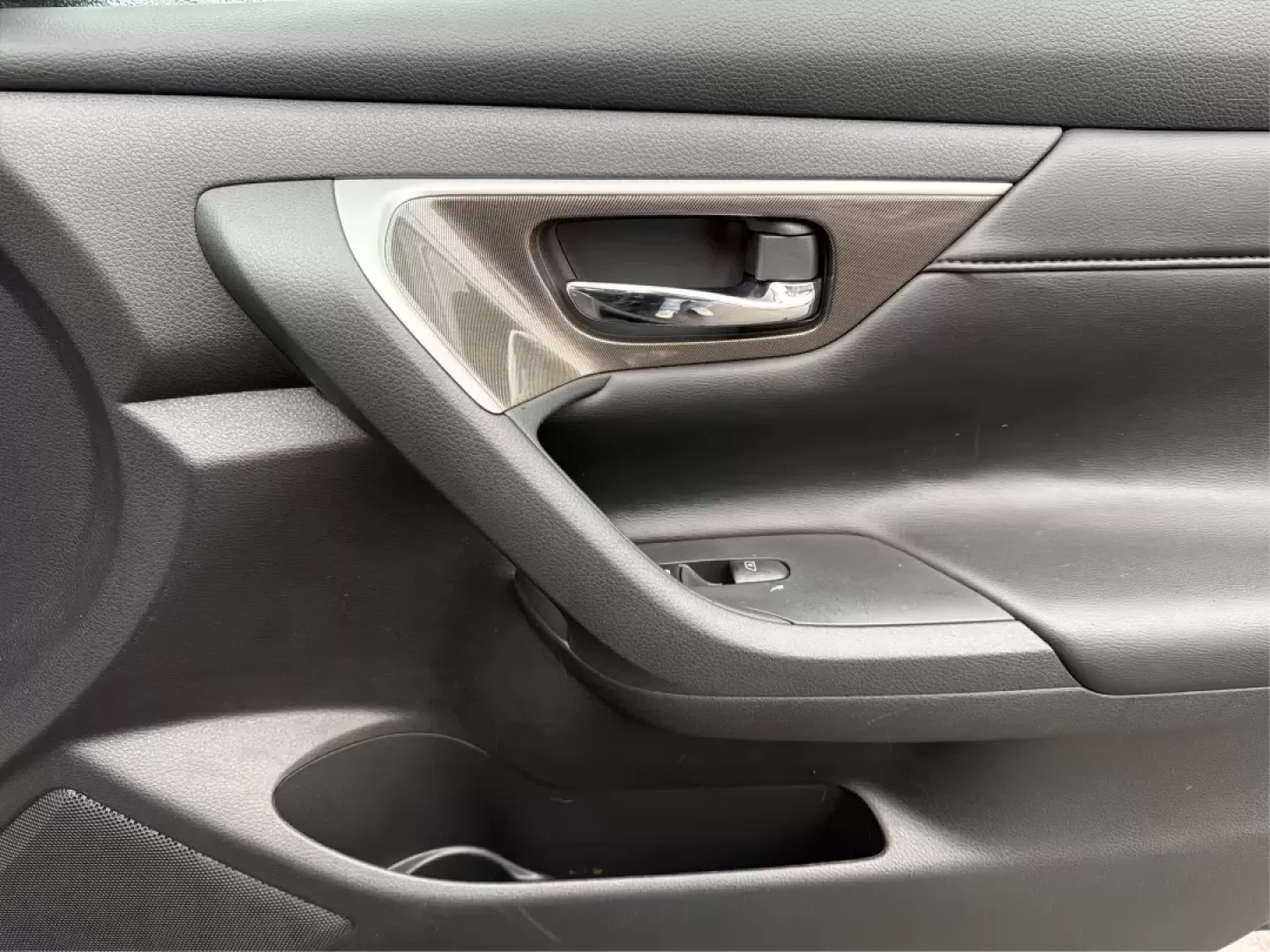 2013 Nissan Altima 3.5 SL (1N4BL3AP9DC) with an VQ 3.5L V-6 DOHC engine, located at 401 Woodman Dr, Riverside, OH, 45431, (937) 908-9800, 39.760899, -84.123421 - **Discover the 2013 Nissan Altima 3.5 SL - Your Perfect Family Sedan Awaits!**<br /> <br /> Are you in search of a reliable and stylish sedan that fits seamlessly into your daily life? The 2013 Nissan Altima 3.5 SL is here to cater to your needs, whether you're navigating the school run, commuting t - Photo#19