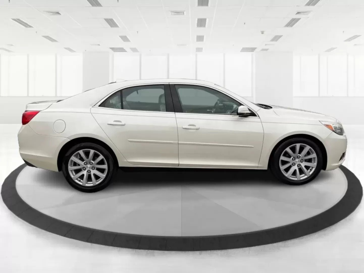 2014 Chevrolet Malibu 2LT (1G11E5SL4EF) with an ECOTEC 2.5L I-4 gasoline direct injection engine, located at 4508 South Dixie Dr, Moraine, OH, 45439, (937) 908-9800, 39.689976, -84.218452 - **Drive into Comfort and Confidence with the 2014 Chevrolet Malibu 2LT!**<br /> <br /> Are you searching for the perfect vehicle to elevate your daily commute or weekend adventures? Look no further! The 2014 Chevrolet Malibu 2LT is designed for those who value comfort, practicality, and style. Wheth - Photo#1