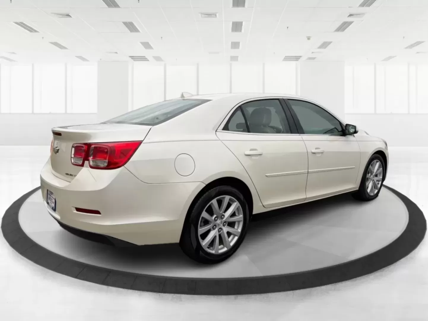 2014 Chevrolet Malibu 2LT (1G11E5SL4EF) with an ECOTEC 2.5L I-4 gasoline direct injection engine, located at 4508 South Dixie Dr, Moraine, OH, 45439, (937) 908-9800, 39.689976, -84.218452 - **Drive into Comfort and Confidence with the 2014 Chevrolet Malibu 2LT!**<br /> <br /> Are you searching for the perfect vehicle to elevate your daily commute or weekend adventures? Look no further! The 2014 Chevrolet Malibu 2LT is designed for those who value comfort, practicality, and style. Wheth - Photo#2