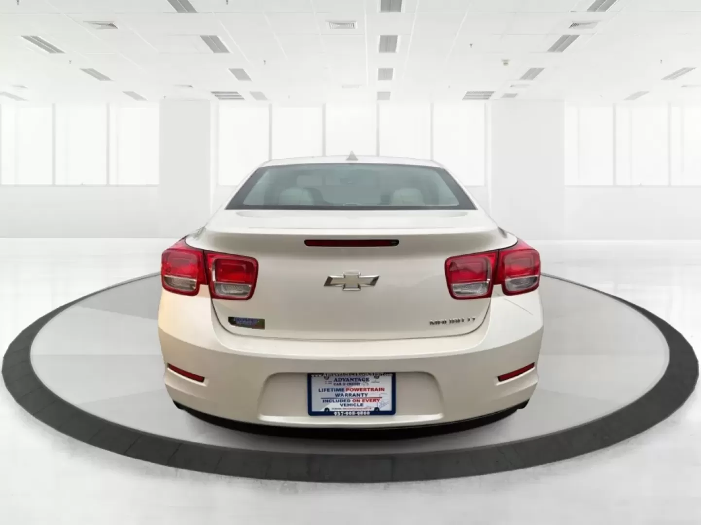 2014 Chevrolet Malibu 2LT (1G11E5SL4EF) with an ECOTEC 2.5L I-4 gasoline direct injection engine, located at 4508 South Dixie Dr, Moraine, OH, 45439, (937) 908-9800, 39.689976, -84.218452 - **Drive into Comfort and Confidence with the 2014 Chevrolet Malibu 2LT!**<br /> <br /> Are you searching for the perfect vehicle to elevate your daily commute or weekend adventures? Look no further! The 2014 Chevrolet Malibu 2LT is designed for those who value comfort, practicality, and style. Wheth - Photo#3