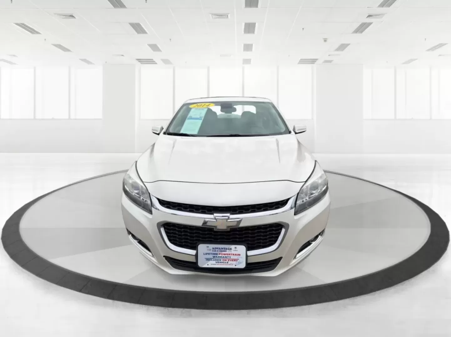 2014 Chevrolet Malibu 2LT (1G11E5SL4EF) with an ECOTEC 2.5L I-4 gasoline direct injection engine, located at 4508 South Dixie Dr, Moraine, OH, 45439, (937) 908-9800, 39.689976, -84.218452 - **Drive into Comfort and Confidence with the 2014 Chevrolet Malibu 2LT!**<br /> <br /> Are you searching for the perfect vehicle to elevate your daily commute or weekend adventures? Look no further! The 2014 Chevrolet Malibu 2LT is designed for those who value comfort, practicality, and style. Wheth - Photo#7