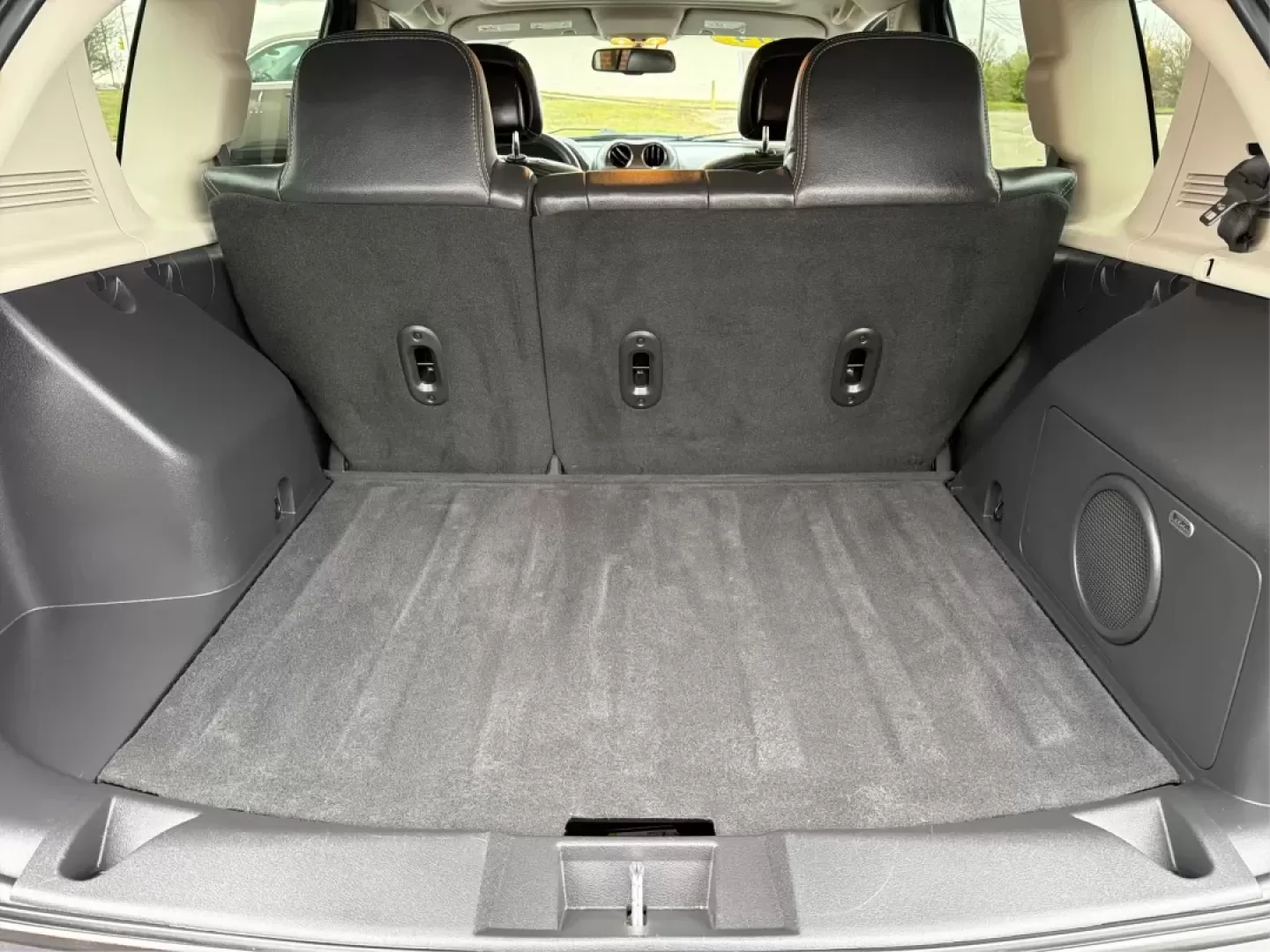 2014 Jeep Compass Latitude (1C4NJDEB3ED) with an 2.4L I-4 DOHC engine, located at 4508 South Dixie Dr, Moraine, OH, 45439, (937) 908-9800, 39.689976, -84.218452 - ### Explore the Open Road with Confidence in the 2014 Jeep Compass Latitude!<br /> <br /> Are you ready to embrace the freedom of adventure? The 2014 Jeep Compass Latitude is the perfect vehicle for those who crave a blend of rugged capability and family-friendly comfort. Whether you're planning a w - Photo#12