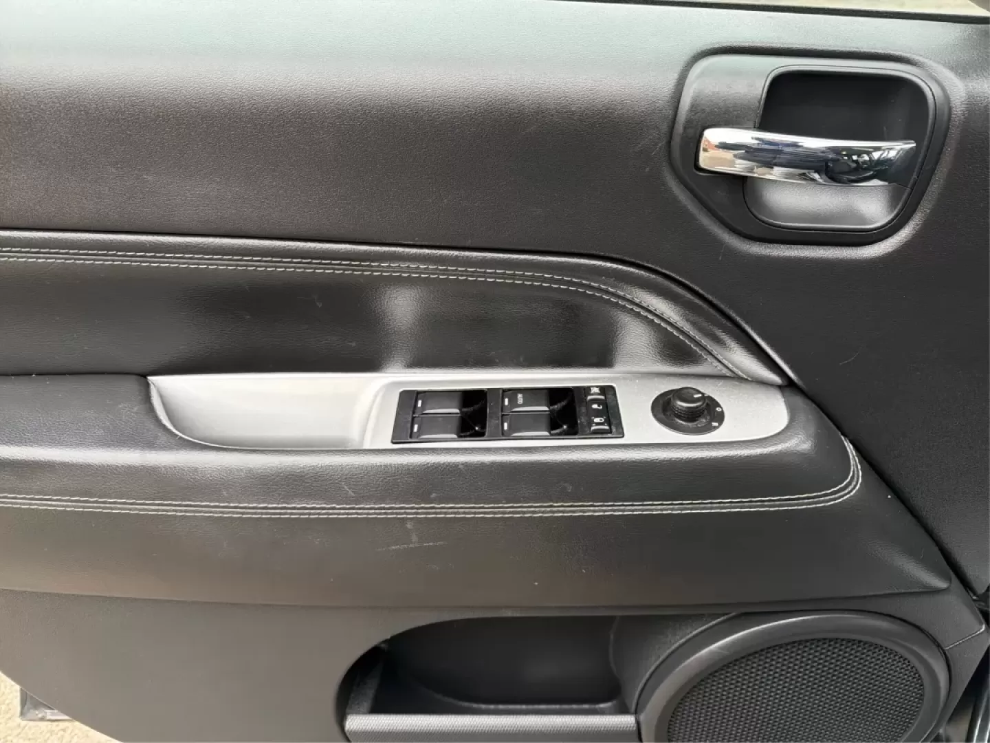 2014 Jeep Compass Latitude (1C4NJDEB3ED) with an 2.4L I-4 DOHC engine, located at 4508 South Dixie Dr, Moraine, OH, 45439, (937) 908-9800, 39.689976, -84.218452 - ### Explore the Open Road with Confidence in the 2014 Jeep Compass Latitude!<br /> <br /> Are you ready to embrace the freedom of adventure? The 2014 Jeep Compass Latitude is the perfect vehicle for those who crave a blend of rugged capability and family-friendly comfort. Whether you're planning a w - Photo#17