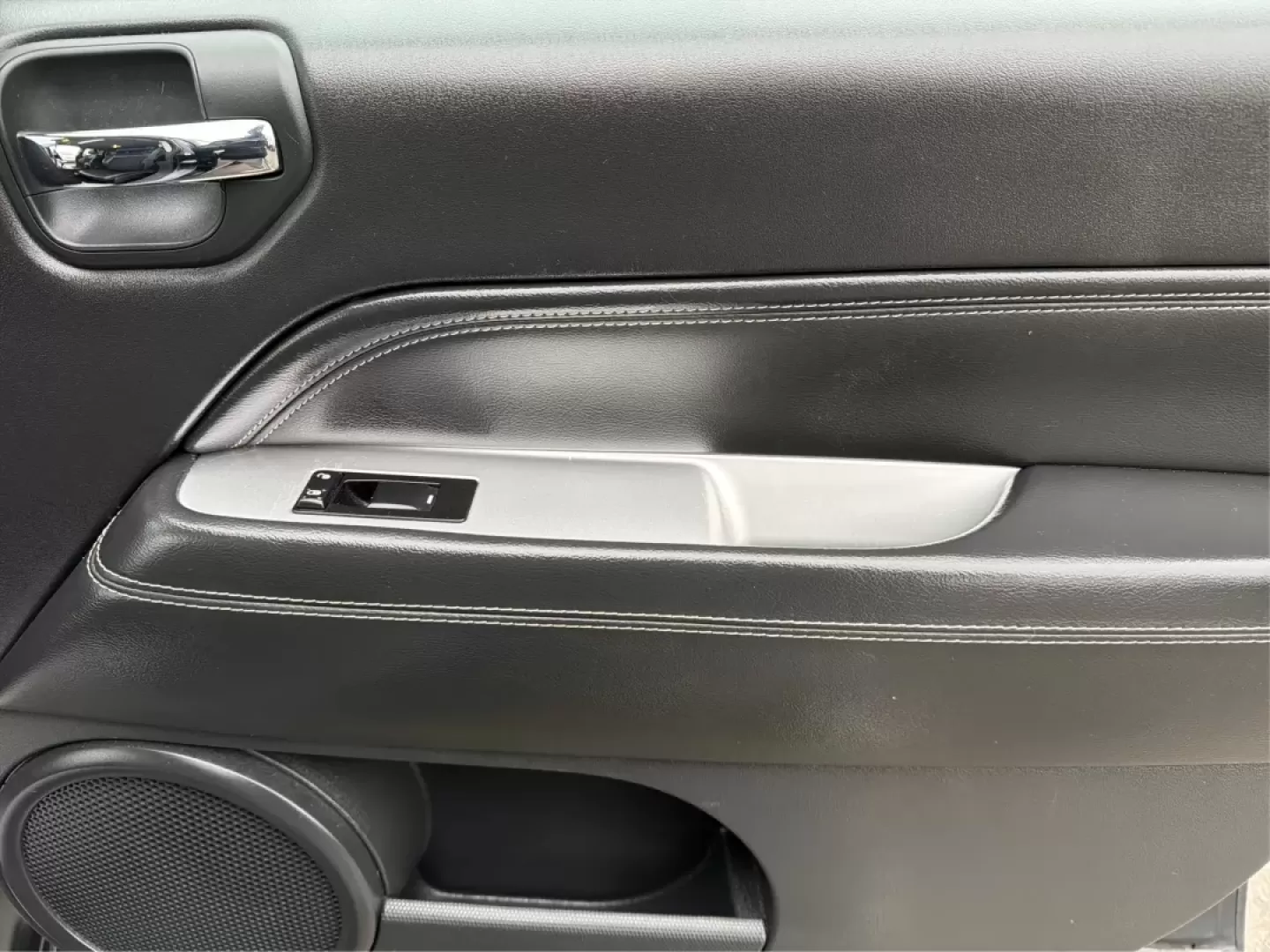 2014 Jeep Compass Latitude (1C4NJDEB3ED) with an 2.4L I-4 DOHC engine, located at 4508 South Dixie Dr, Moraine, OH, 45439, (937) 908-9800, 39.689976, -84.218452 - ### Explore the Open Road with Confidence in the 2014 Jeep Compass Latitude!<br /> <br /> Are you ready to embrace the freedom of adventure? The 2014 Jeep Compass Latitude is the perfect vehicle for those who crave a blend of rugged capability and family-friendly comfort. Whether you're planning a w - Photo#18