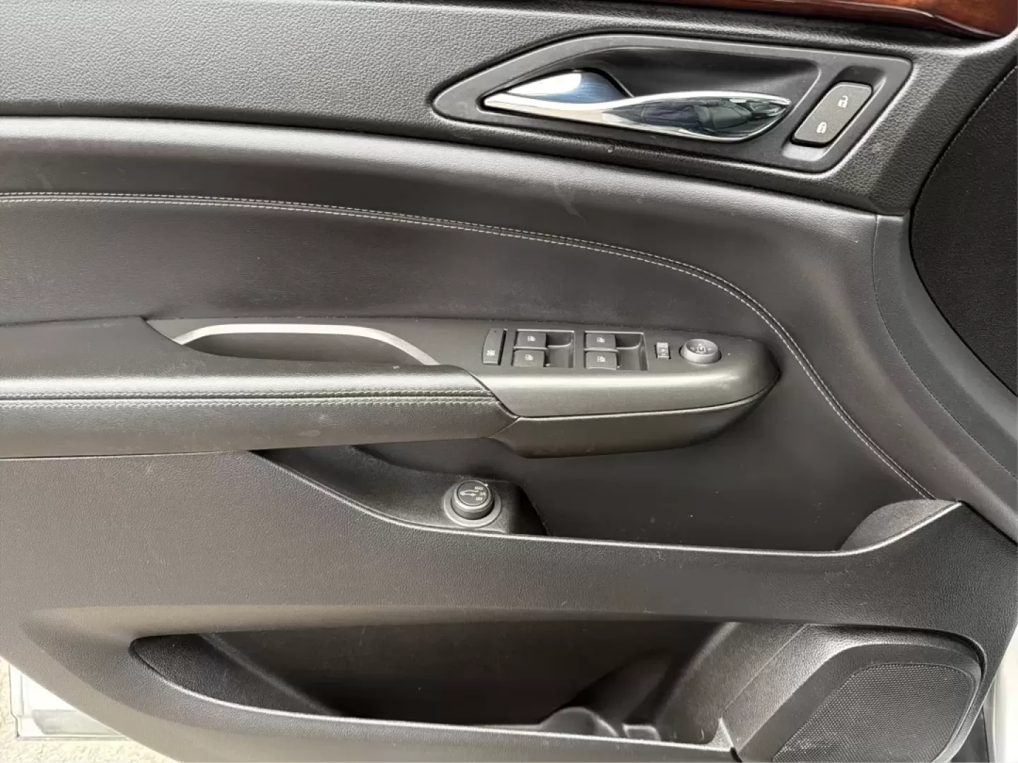 2012 Cadillac SRX Luxury Collection (3GYFNDE35CS) with an 3.6L V-6 gasoline direct injection engine, located at 401 Woodman Dr, Riverside, OH, 45431, (937) 908-9800, 39.760899, -84.123421 - Experience the perfect blend of luxury and practicality with this stunning 2012 Cadillac SRX Luxury Collection, available now at Advantage Car and Credit in Riverside, OH. Whether you're a growing family in need of space, a commuter looking for comfort, or someone who enjoys weekend adventures, this - Photo#19