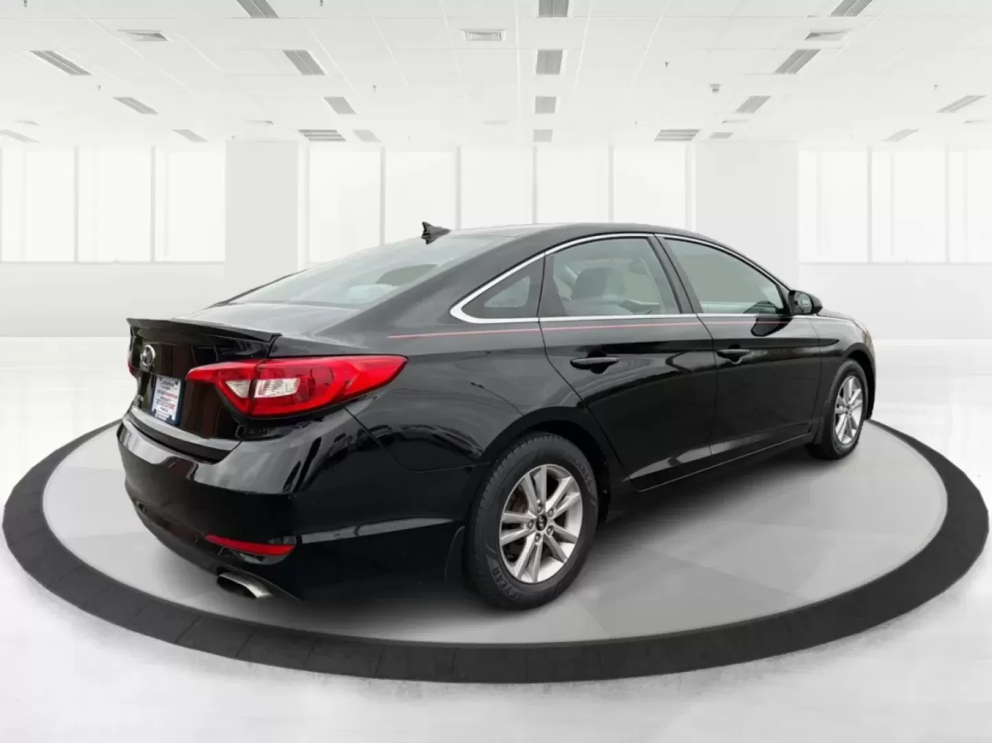 2017 Hyundai Sonata SE (5NPE24AF6HH) with an 2.4L I-4 gasoline direct injection engine, located at 8750 N County Rd 25A, Piqua, OH, 45356, (937) 908-9800, 40.164391, -84.232513 - Experience the open road like never before with the 2017 Hyundai Sonata SE, a perfect sedan for those who value style, comfort, and reliability. Whether you're commuting to work in Piqua, planning weekend getaways, or driving your family to soccer practice, this versatile vehicle is designed to meet - Photo#2
