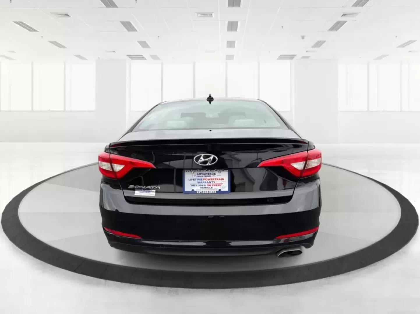 2017 Hyundai Sonata SE (5NPE24AF6HH) with an 2.4L I-4 gasoline direct injection engine, located at 8750 N County Rd 25A, Piqua, OH, 45356, (937) 908-9800, 40.164391, -84.232513 - Experience the open road like never before with the 2017 Hyundai Sonata SE, a perfect sedan for those who value style, comfort, and reliability. Whether you're commuting to work in Piqua, planning weekend getaways, or driving your family to soccer practice, this versatile vehicle is designed to meet - Photo#3