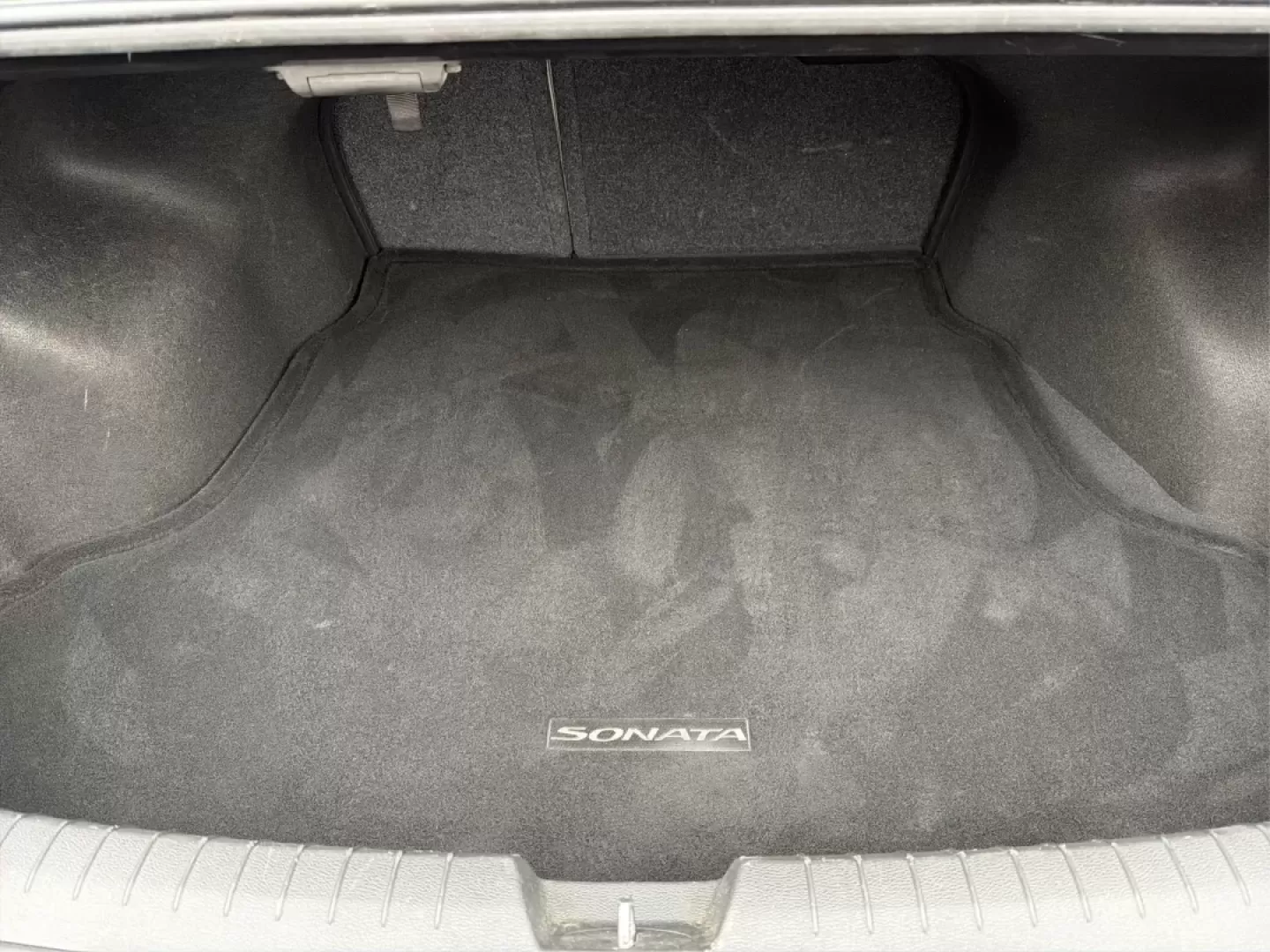 2017 Hyundai Sonata SE (5NPE24AF6HH) with an 2.4L I-4 gasoline direct injection engine, located at 8750 N County Rd 25A, Piqua, OH, 45356, (937) 908-9800, 40.164391, -84.232513 - Experience the open road like never before with the 2017 Hyundai Sonata SE, a perfect sedan for those who value style, comfort, and reliability. Whether you're commuting to work in Piqua, planning weekend getaways, or driving your family to soccer practice, this versatile vehicle is designed to meet - Photo#12