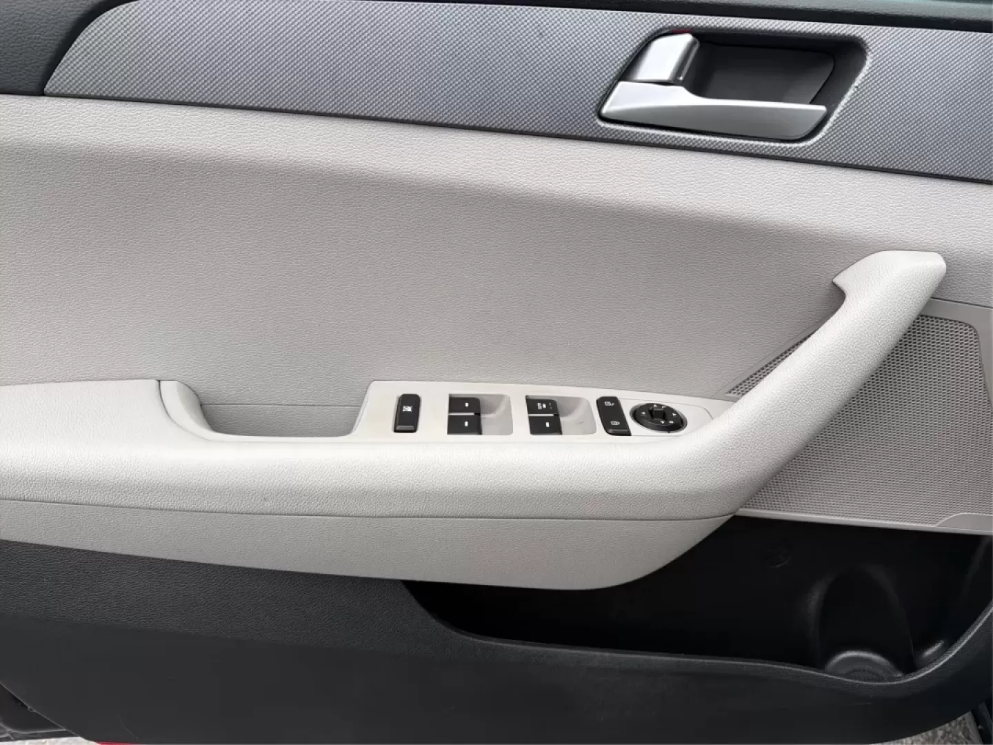 2017 Hyundai Sonata SE (5NPE24AF6HH) with an 2.4L I-4 gasoline direct injection engine, located at 8750 N County Rd 25A, Piqua, OH, 45356, (937) 908-9800, 40.164391, -84.232513 - Experience the open road like never before with the 2017 Hyundai Sonata SE, a perfect sedan for those who value style, comfort, and reliability. Whether you're commuting to work in Piqua, planning weekend getaways, or driving your family to soccer practice, this versatile vehicle is designed to meet - Photo#17